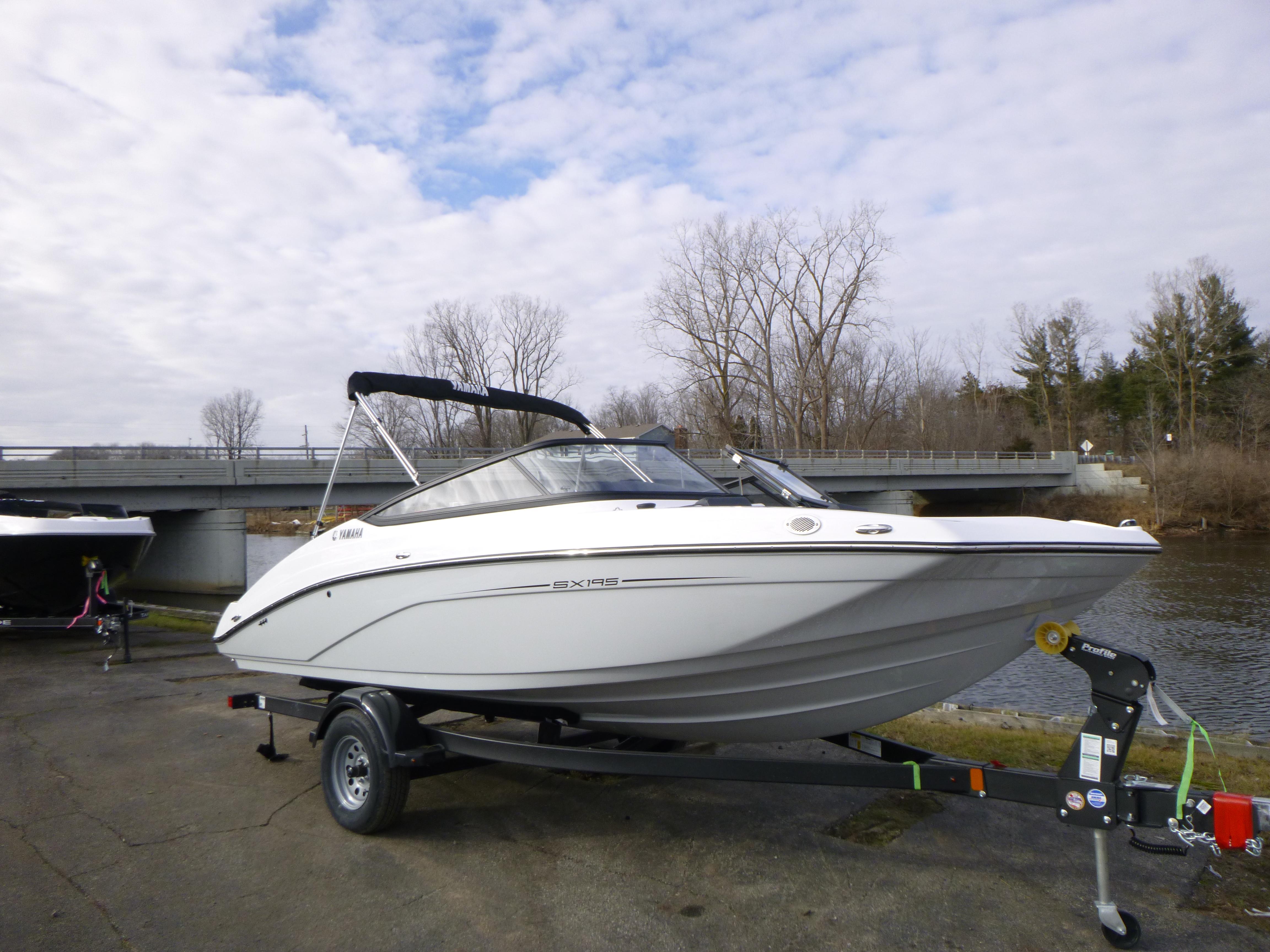 2024 Yamaha Boats SX195 Gallery