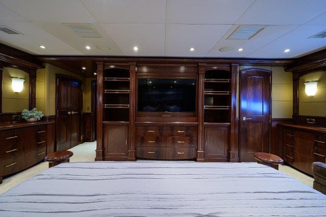Swiftships 118 UH OH - Master Stateroom TV & Shelving