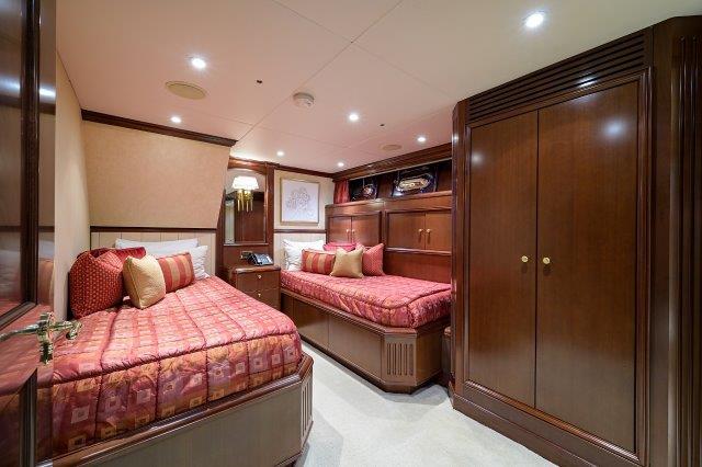 Swiftships 118 UH OH - Starboard Guest Stateroom Twin Berths