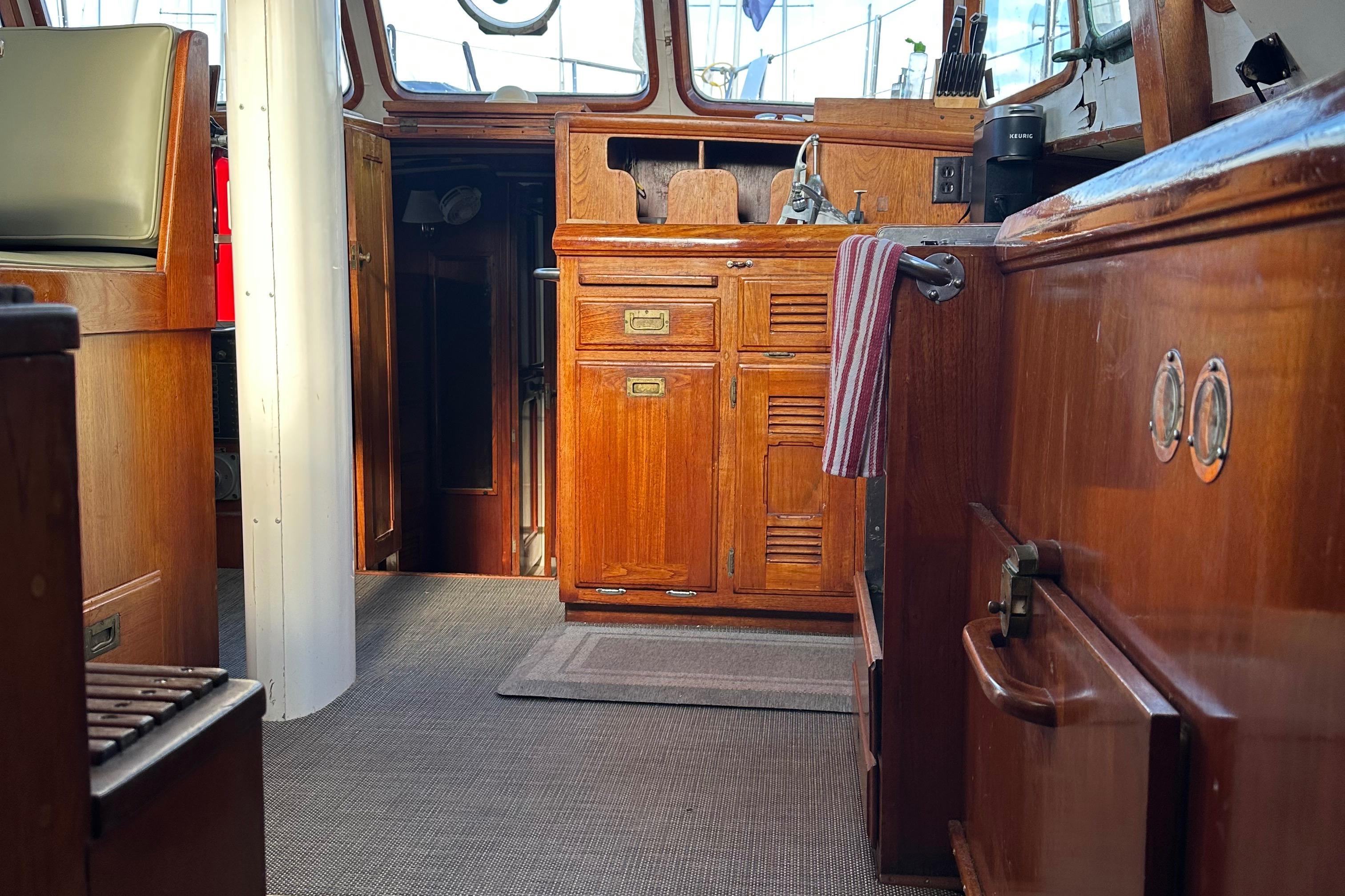 Compadre Yacht for Sale | 55 Willard Marine Yachts Seattle, WA ...