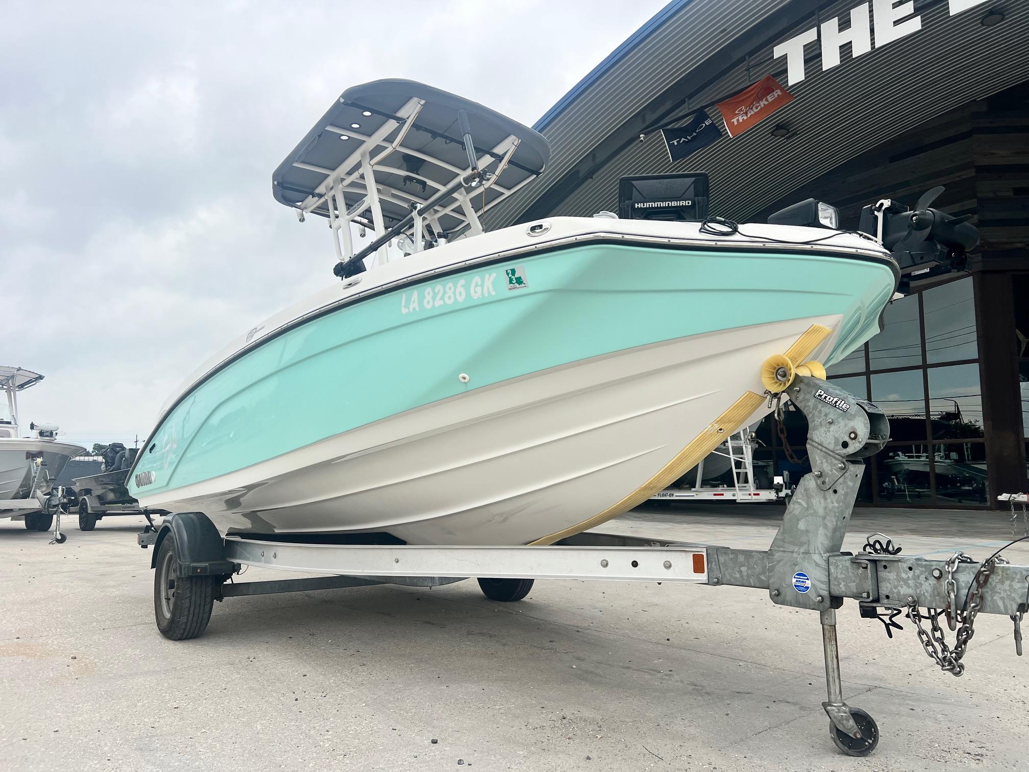 2020 Yamaha Boats 195 FSH Sport on trailer, displayed outdoors near dealership.