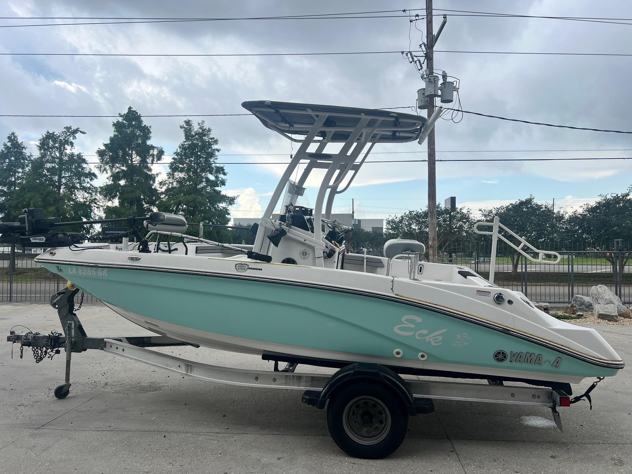 2020 Yamaha Boats 195 FSH Sport on trailer, parked outdoors under cloudy sky.