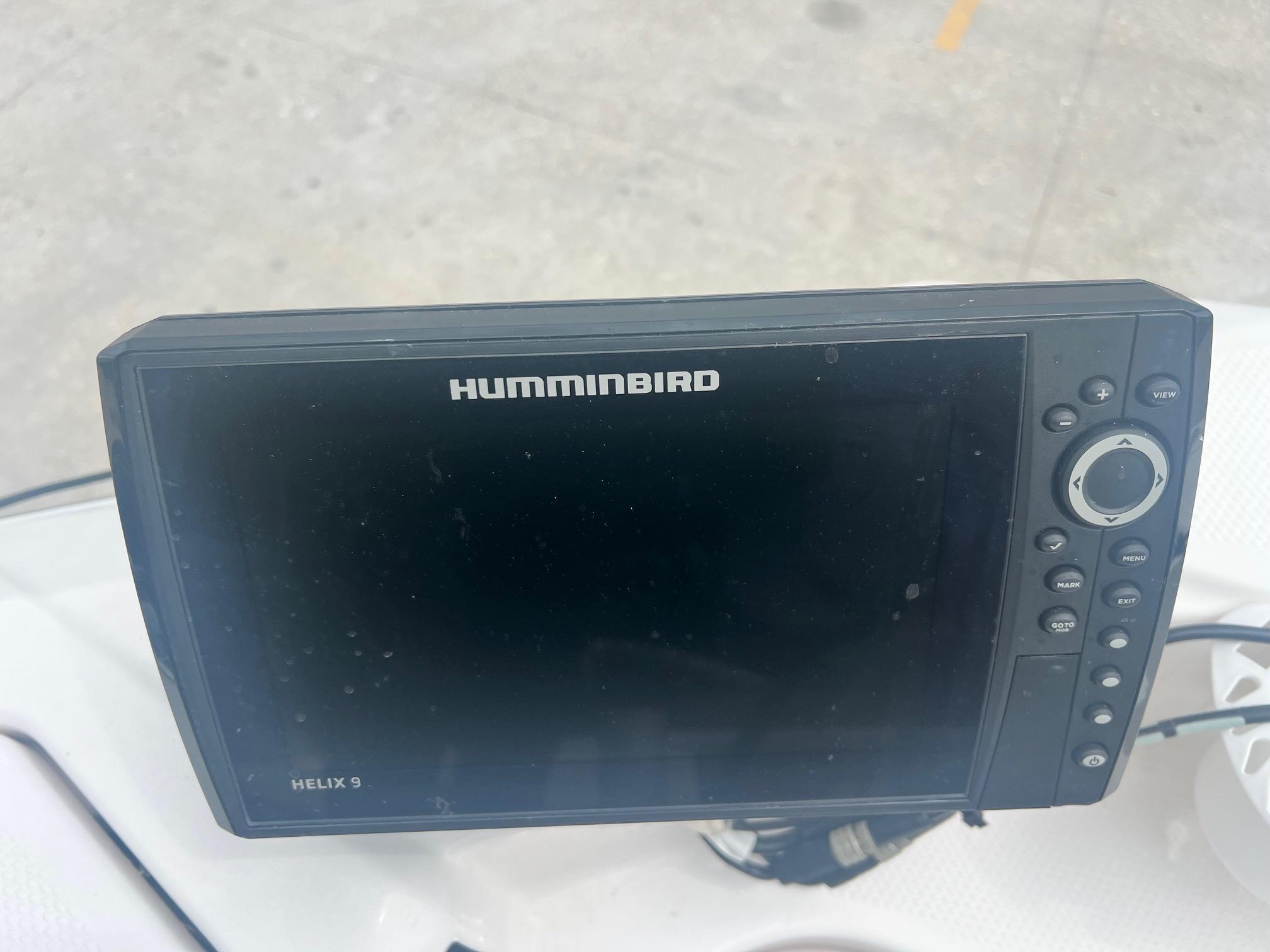 Humminbird Helix 9 fish finder on 2020 Yamaha 195 FSH Sport boat.