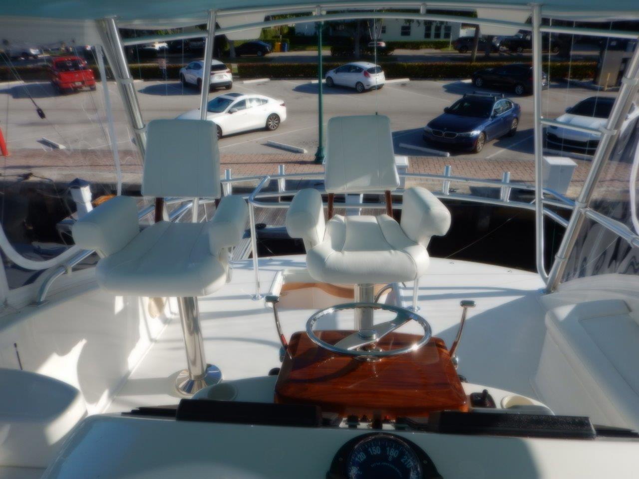 Ocean 58 FREEDOM -  Helm Seating