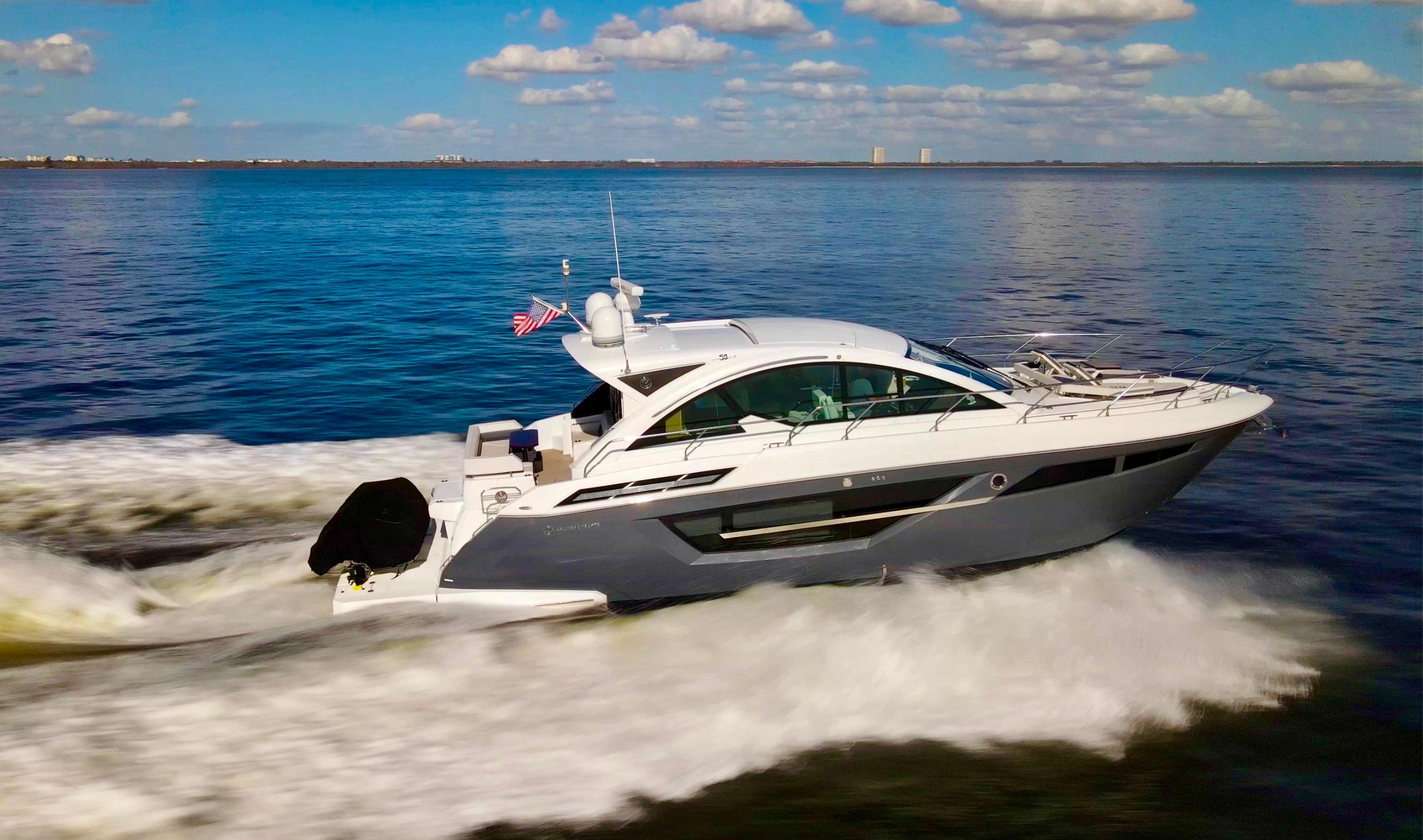 2020 CRUISERS YACHTS 50 CANTIUS