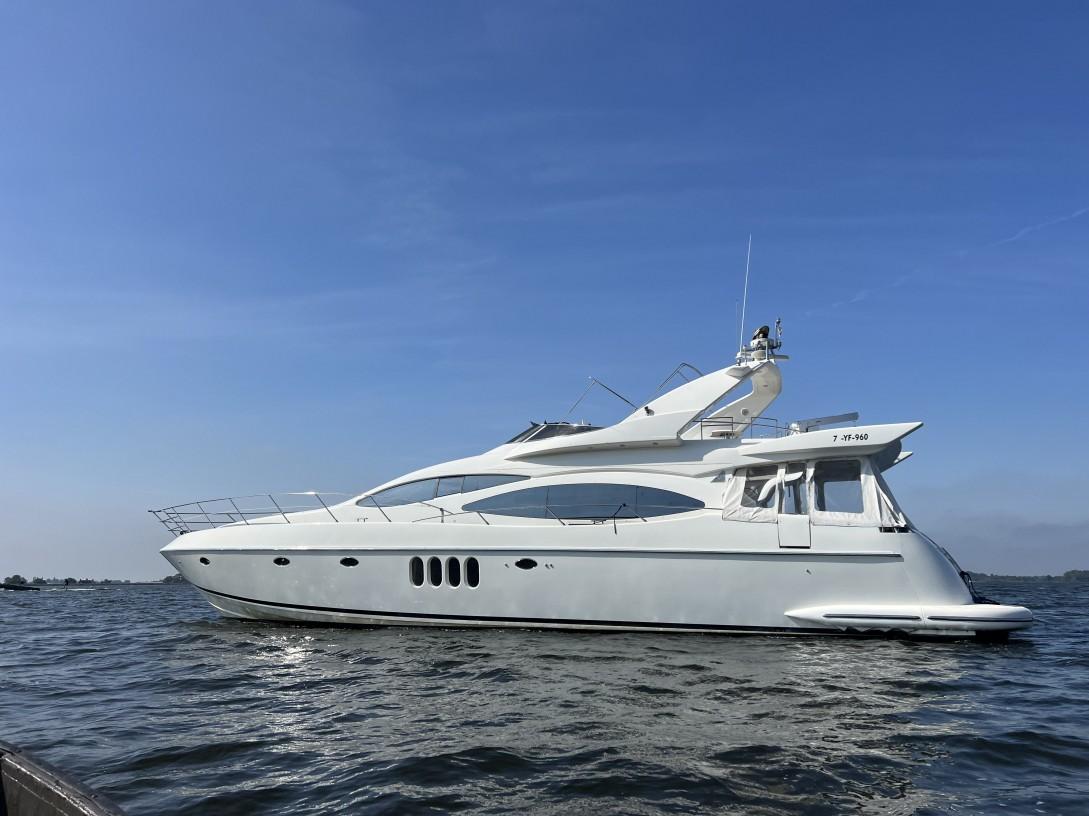 2001 Azimut 68 large 1