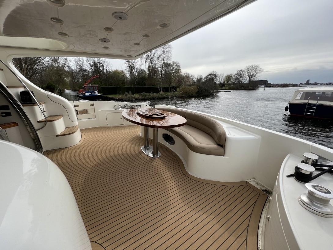 2001 Azimut 68 large 5