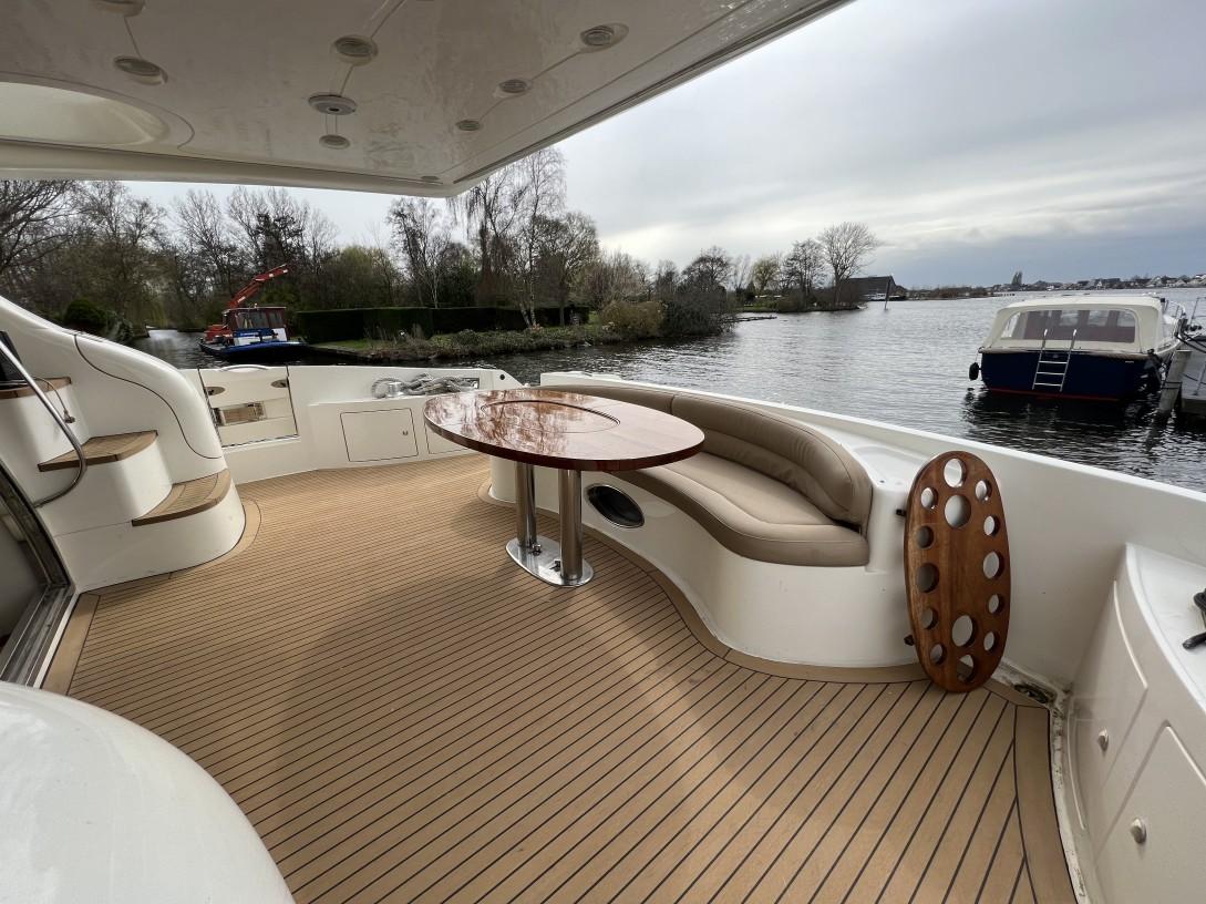 2001 Azimut 68 large 6