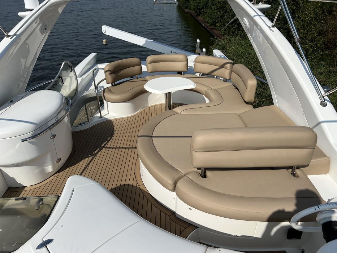 2001 Azimut 68 large 7