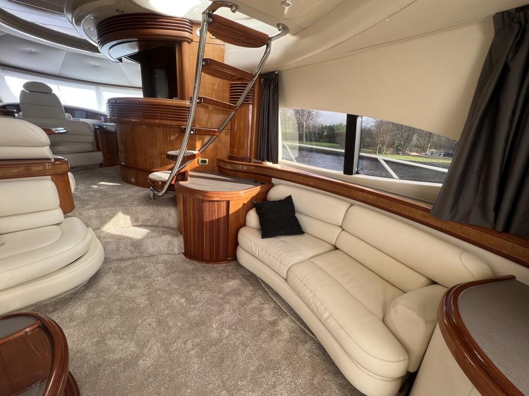 2001 Azimut 68 large 16