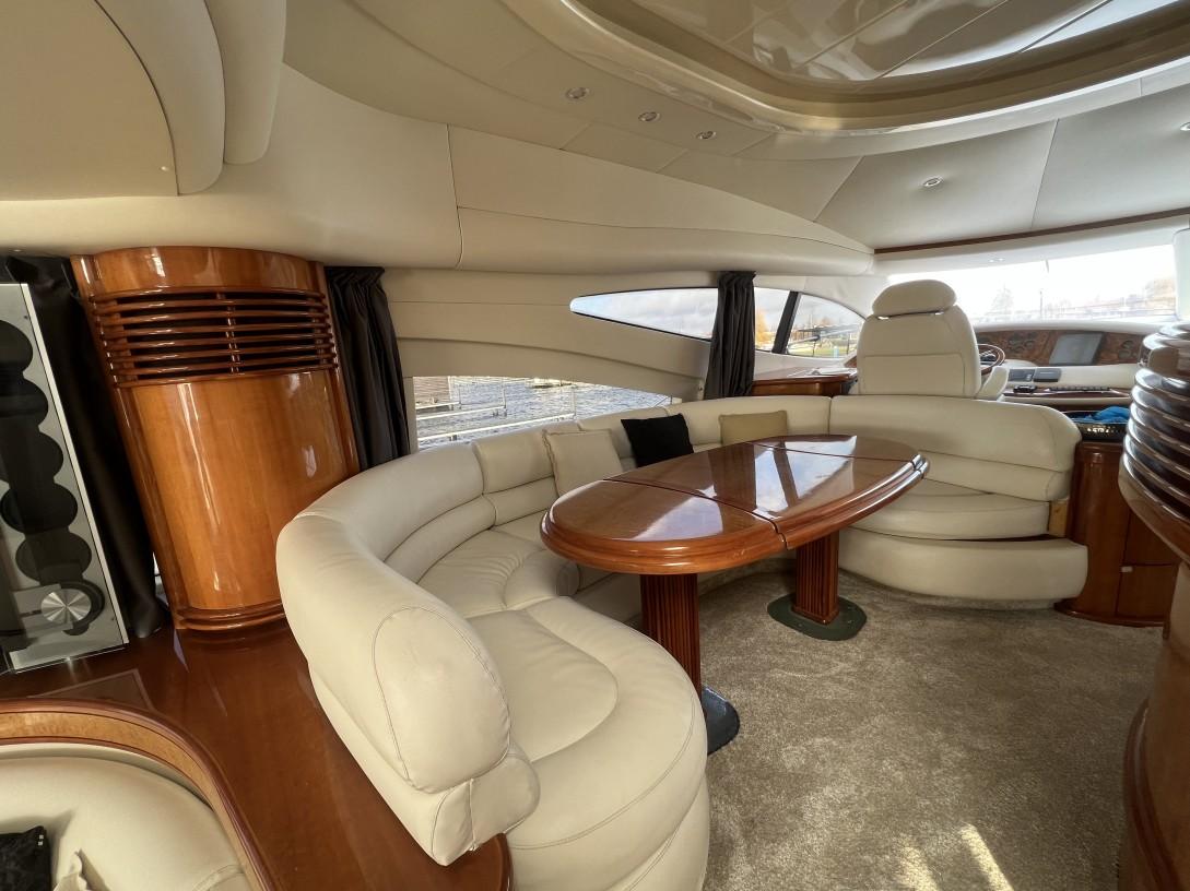 2001 Azimut 68 large 18