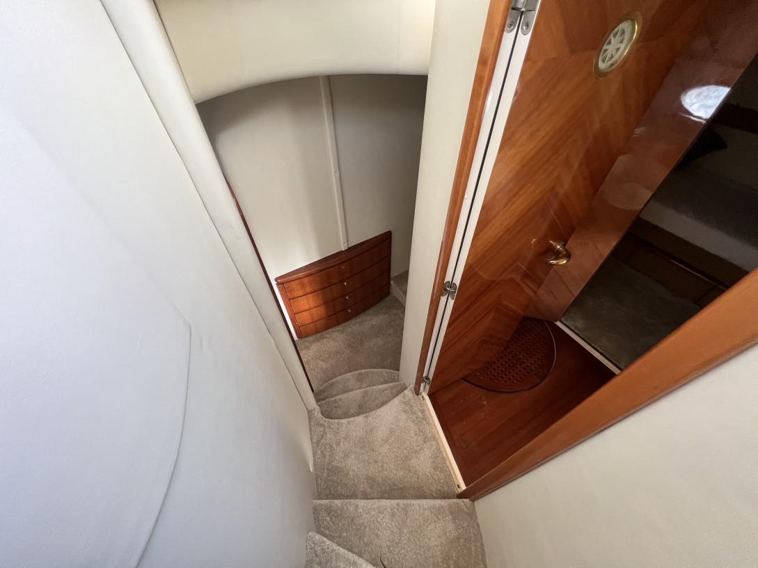 2001 Azimut 68 large 33