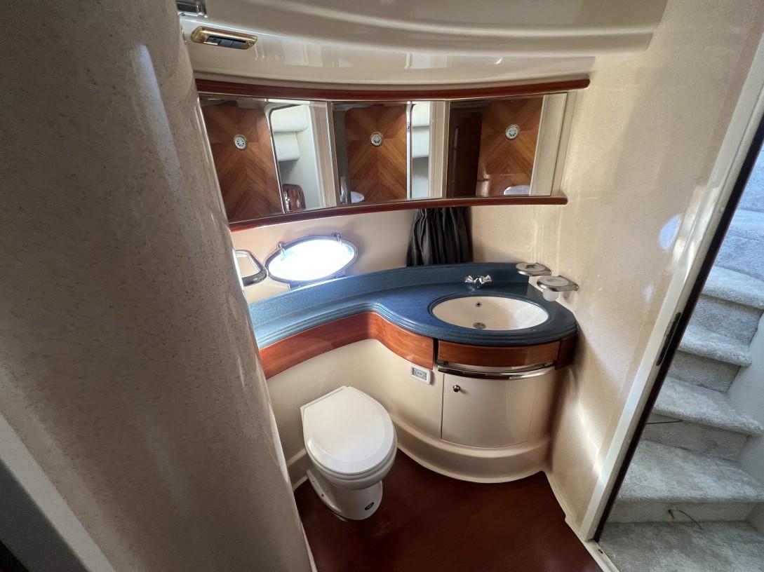 2001 Azimut 68 large 39