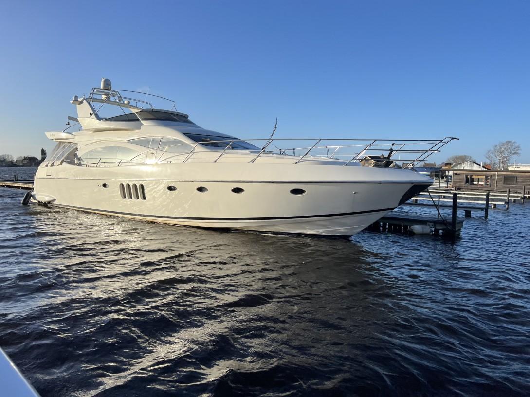 2001 Azimut 68 large 72