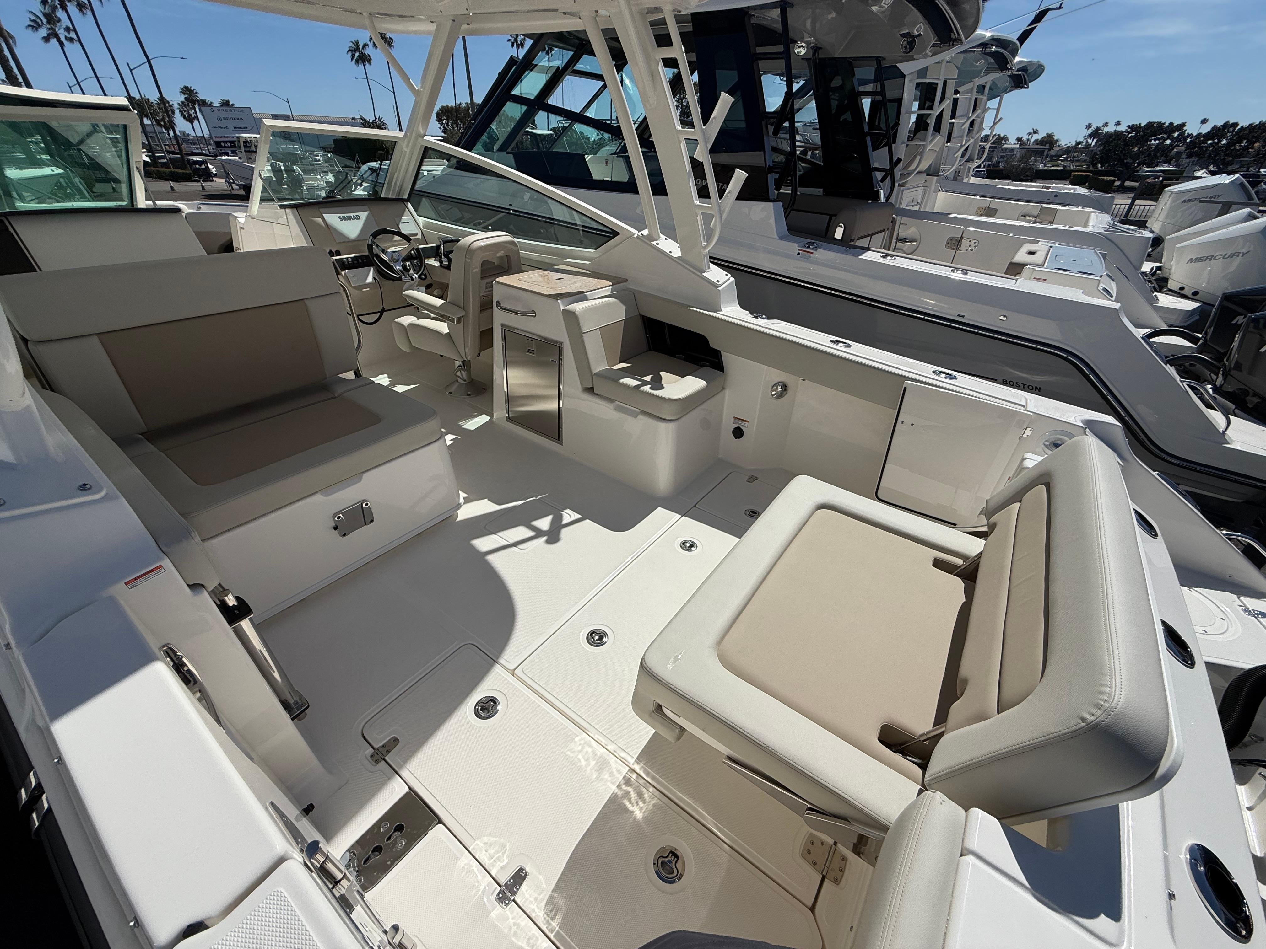 2025 Boston Whaler 280 Vantage #BW0349K inventory image at Sun Country Marine Group, Newport Beach 2025 Boston Whaler 280 Vantage #BW0349K inventory image at Sun Country Marine Group, Newport Beach