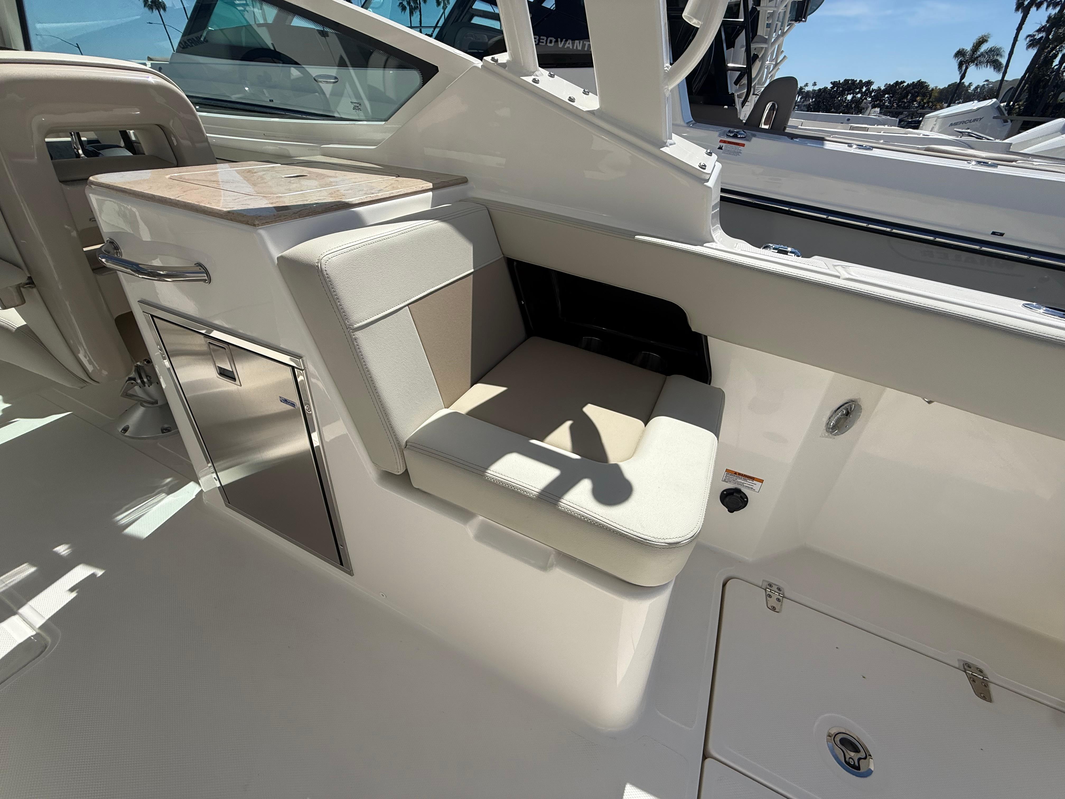 2025 Boston Whaler 280 Vantage #BW0349K inventory image at Sun Country Marine Group, Newport Beach 2025 Boston Whaler 280 Vantage #BW0349K inventory image at Sun Country Marine Group, Newport Beach