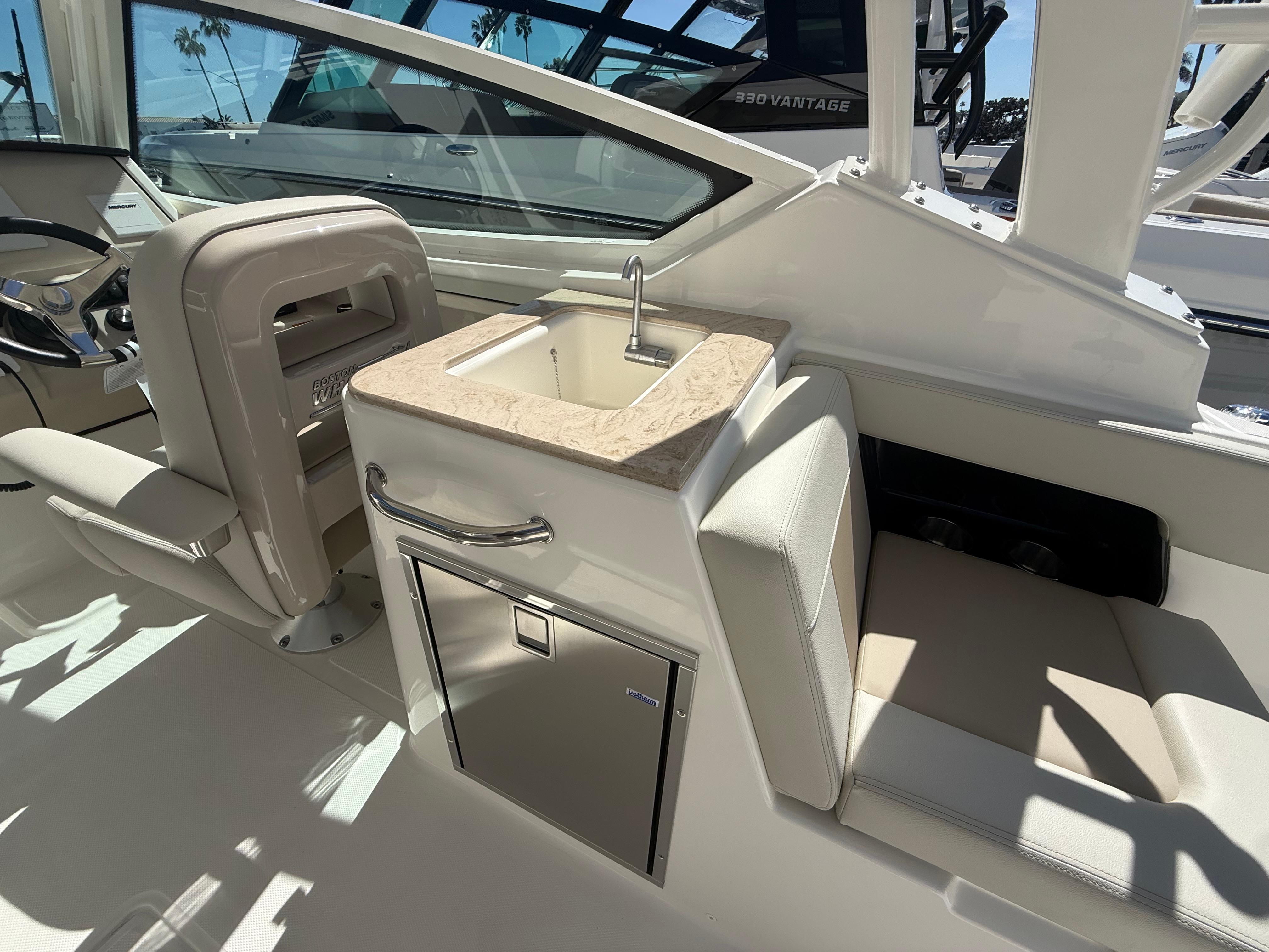 2025 Boston Whaler 280 Vantage #BW0349K inventory image at Sun Country Marine Group, Newport Beach 2025 Boston Whaler 280 Vantage #BW0349K inventory image at Sun Country Marine Group, Newport Beach