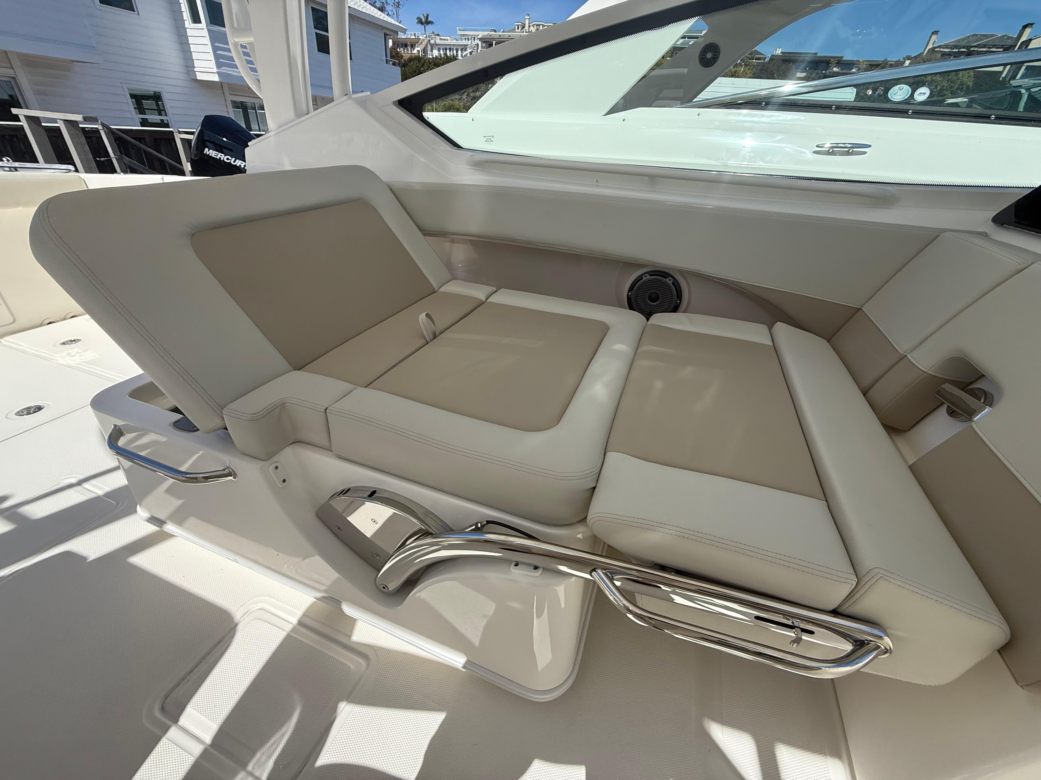 2025 Boston Whaler 280 Vantage #BW0349K inventory image at Sun Country Marine Group, Newport Beach 2025 Boston Whaler 280 Vantage #BW0349K inventory image at Sun Country Marine Group, Newport Beach