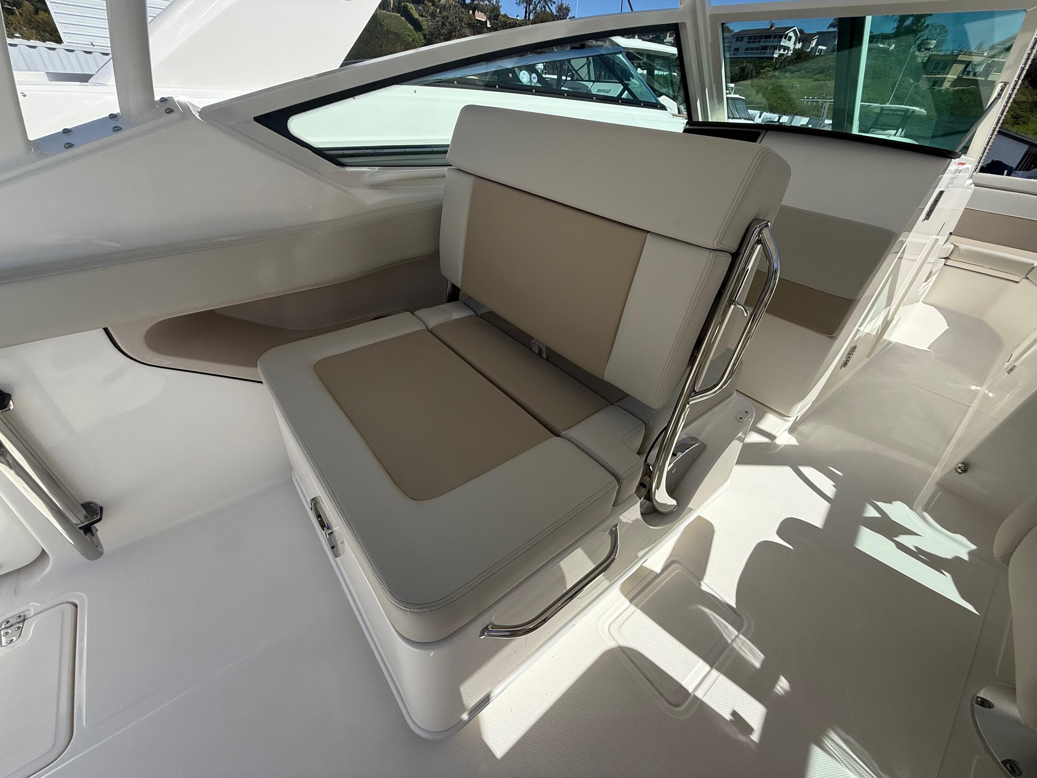 2025 Boston Whaler 280 Vantage #BW0349K inventory image at Sun Country Marine Group, Newport Beach 2025 Boston Whaler 280 Vantage #BW0349K inventory image at Sun Country Marine Group, Newport Beach
