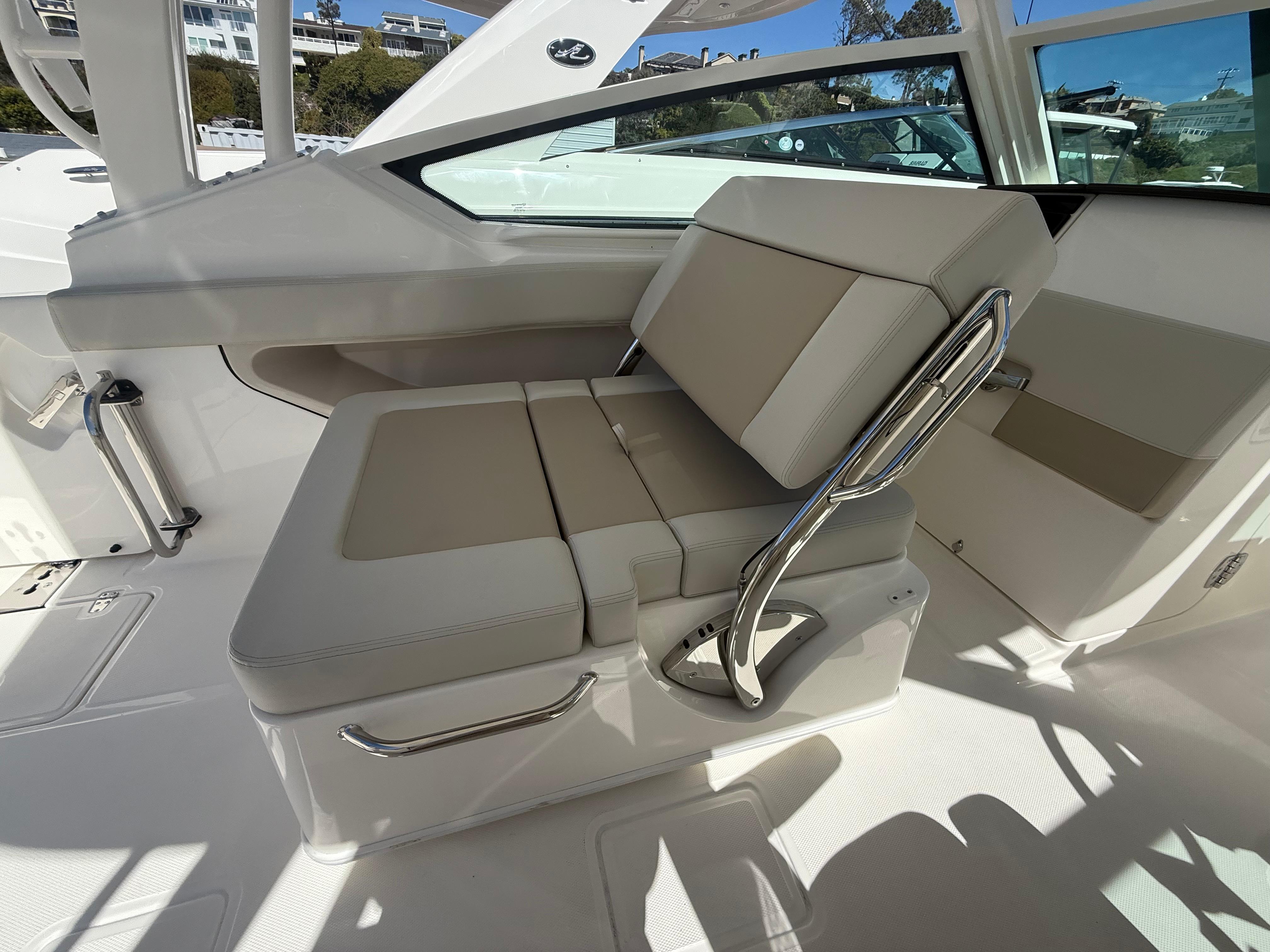 2025 Boston Whaler 280 Vantage #BW0349K inventory image at Sun Country Marine Group, Newport Beach 2025 Boston Whaler 280 Vantage #BW0349K inventory image at Sun Country Marine Group, Newport Beach