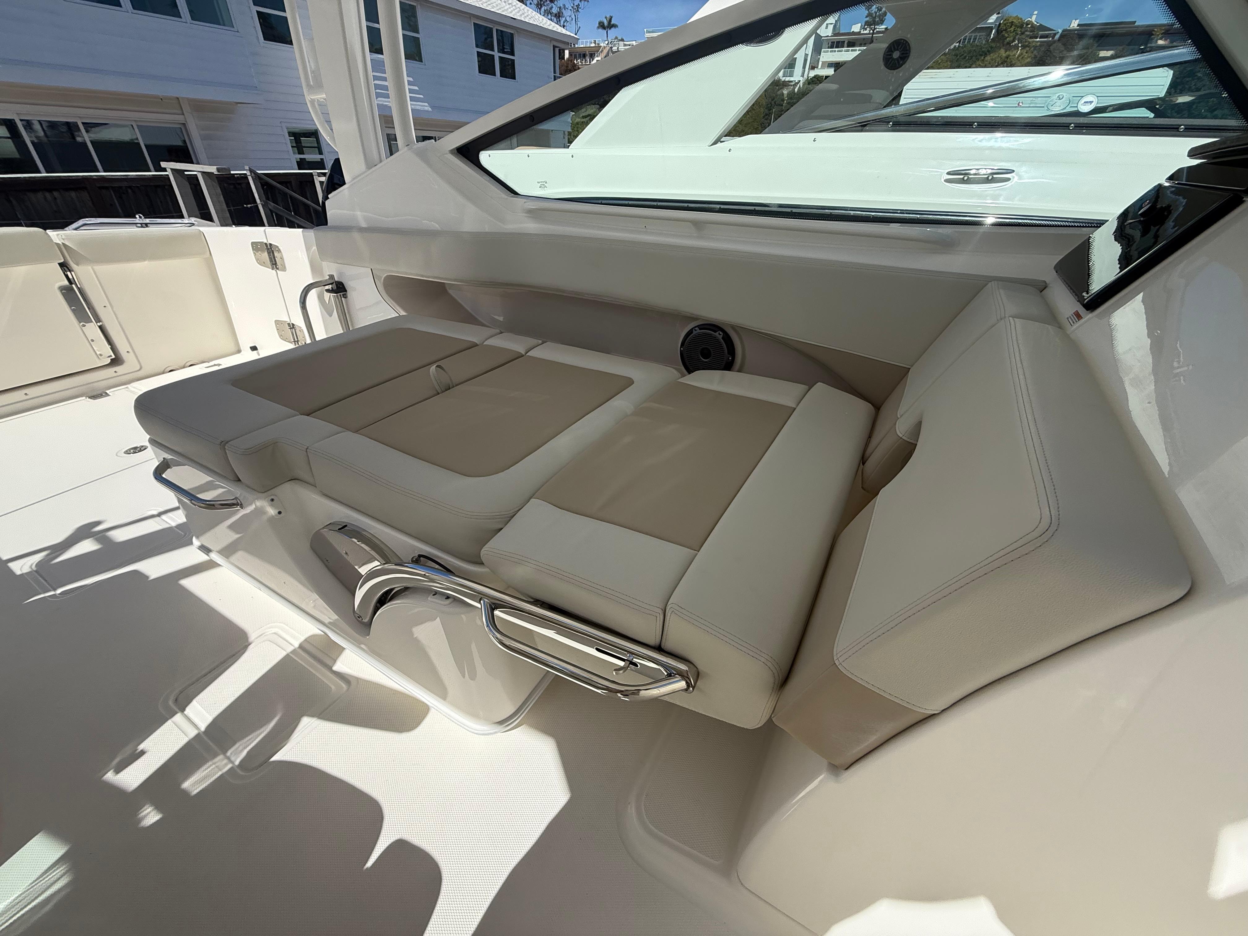 2025 Boston Whaler 280 Vantage #BW0349K inventory image at Sun Country Marine Group, Newport Beach 2025 Boston Whaler 280 Vantage #BW0349K inventory image at Sun Country Marine Group, Newport Beach