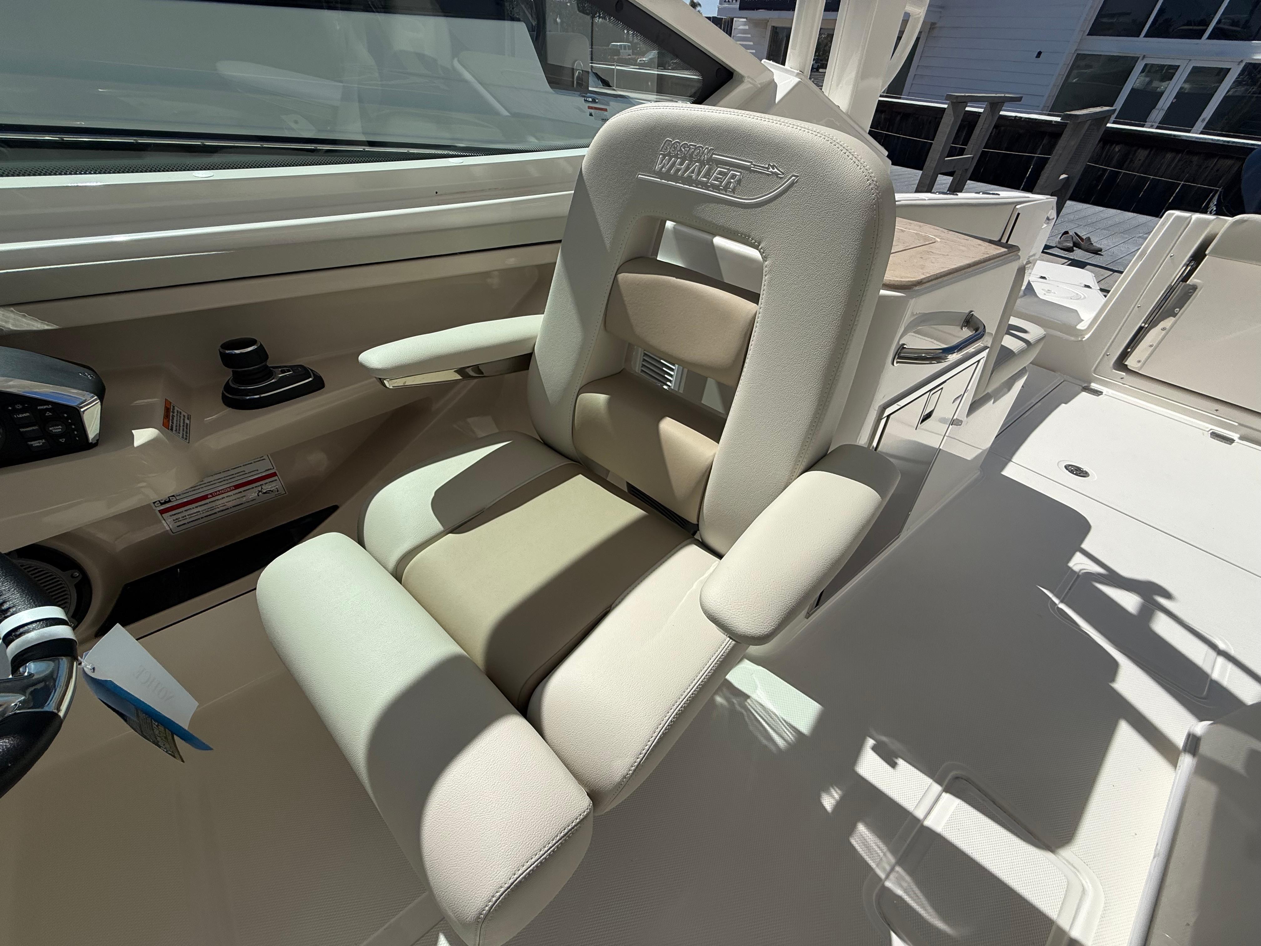 2025 Boston Whaler 280 Vantage #BW0349K inventory image at Sun Country Marine Group, Newport Beach 2025 Boston Whaler 280 Vantage #BW0349K inventory image at Sun Country Marine Group, Newport Beach