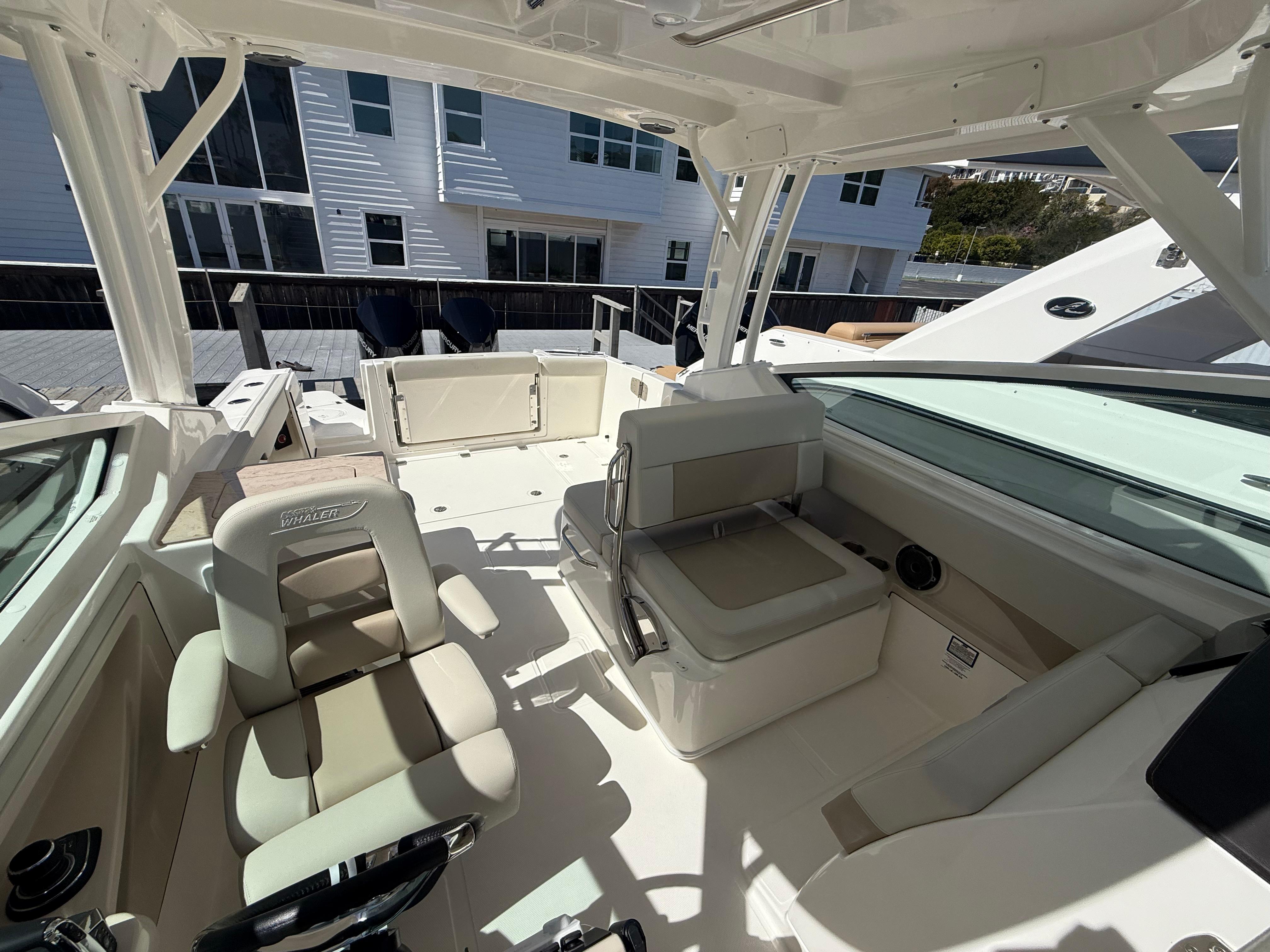2025 Boston Whaler 280 Vantage #BW0349K inventory image at Sun Country Marine Group, Newport Beach 2025 Boston Whaler 280 Vantage #BW0349K inventory image at Sun Country Marine Group, Newport Beach