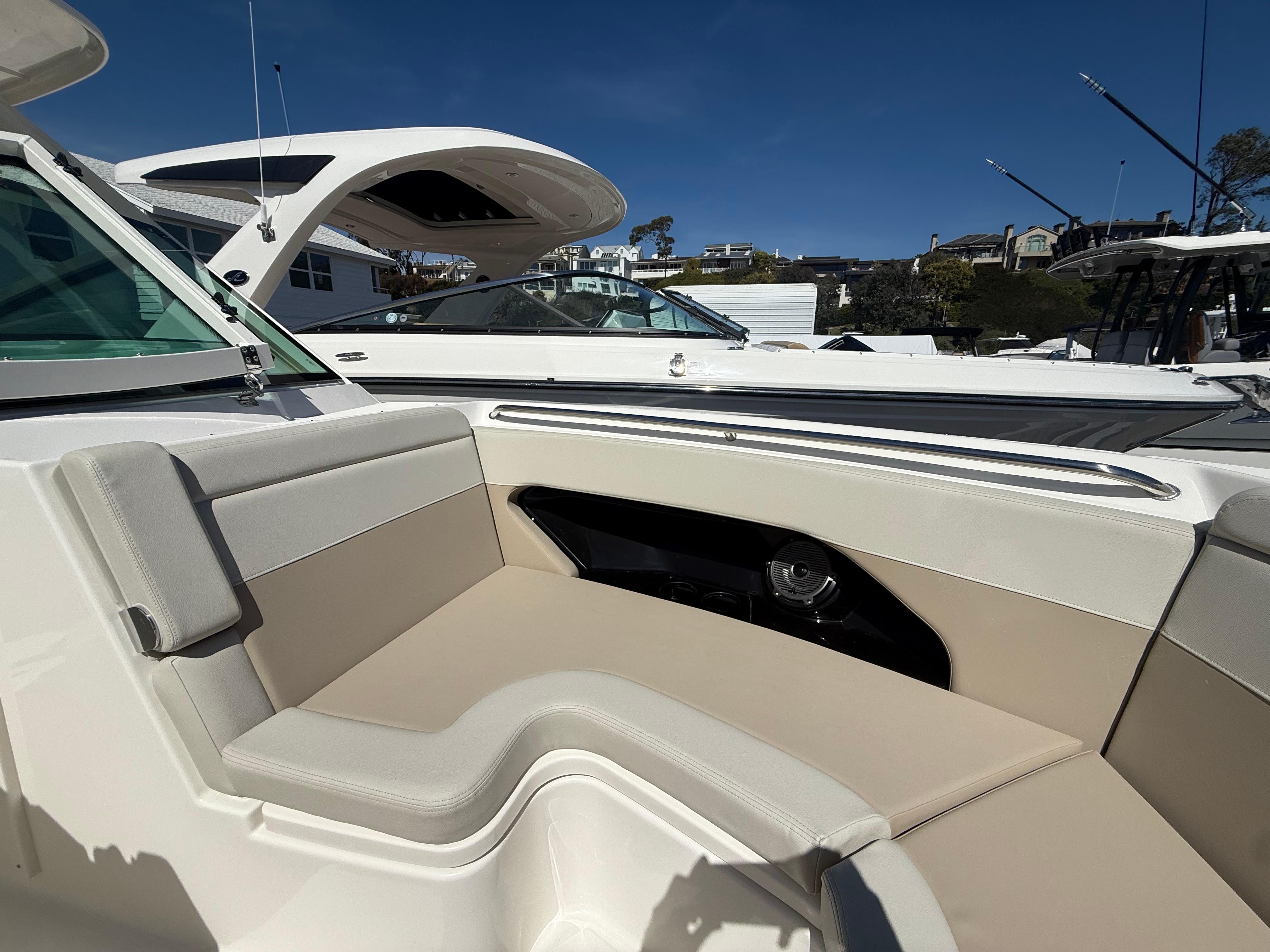2025 Boston Whaler 280 Vantage #BW0349K inventory image at Sun Country Marine Group, Newport Beach 2025 Boston Whaler 280 Vantage #BW0349K inventory image at Sun Country Marine Group, Newport Beach
