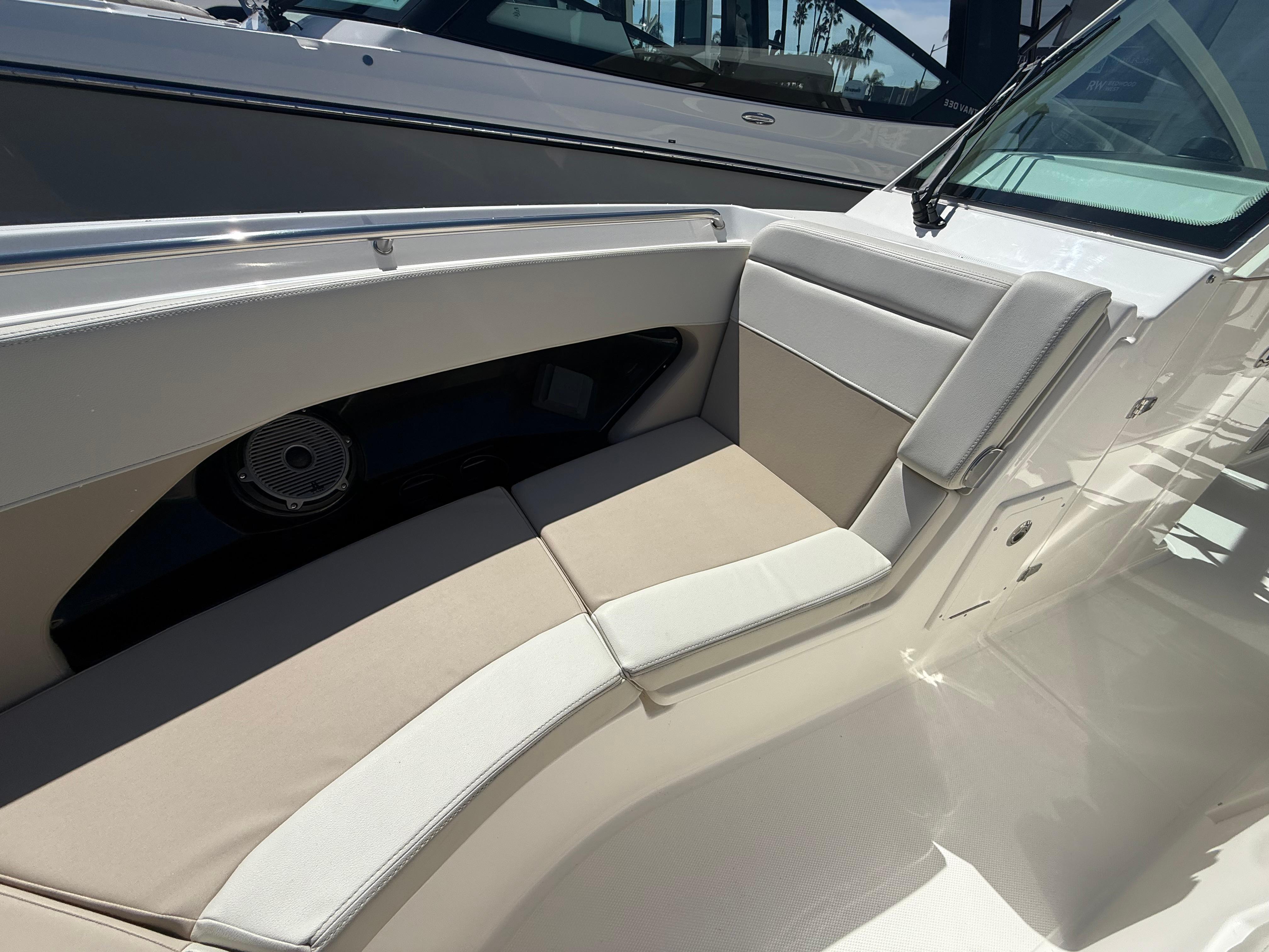 2025 Boston Whaler 280 Vantage #BW0349K inventory image at Sun Country Marine Group, Newport Beach 2025 Boston Whaler 280 Vantage #BW0349K inventory image at Sun Country Marine Group, Newport Beach