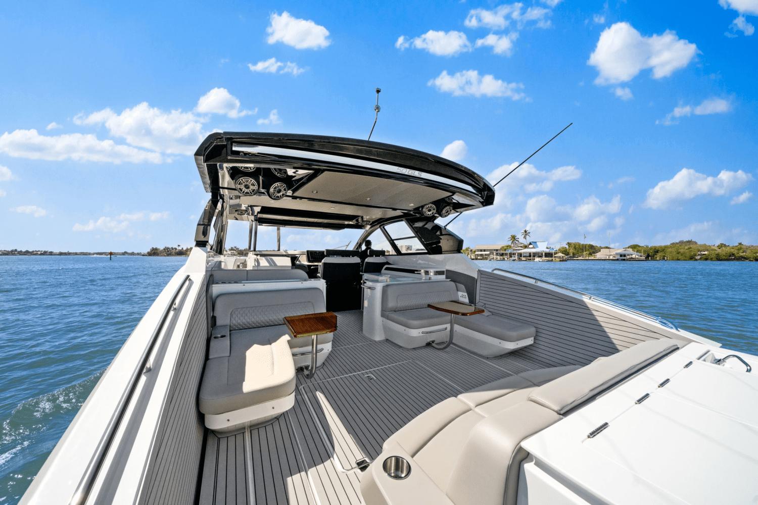 2025-cruisers-yachts-50-gls-outboard-power-9622572-974797303-0-060320250657-4