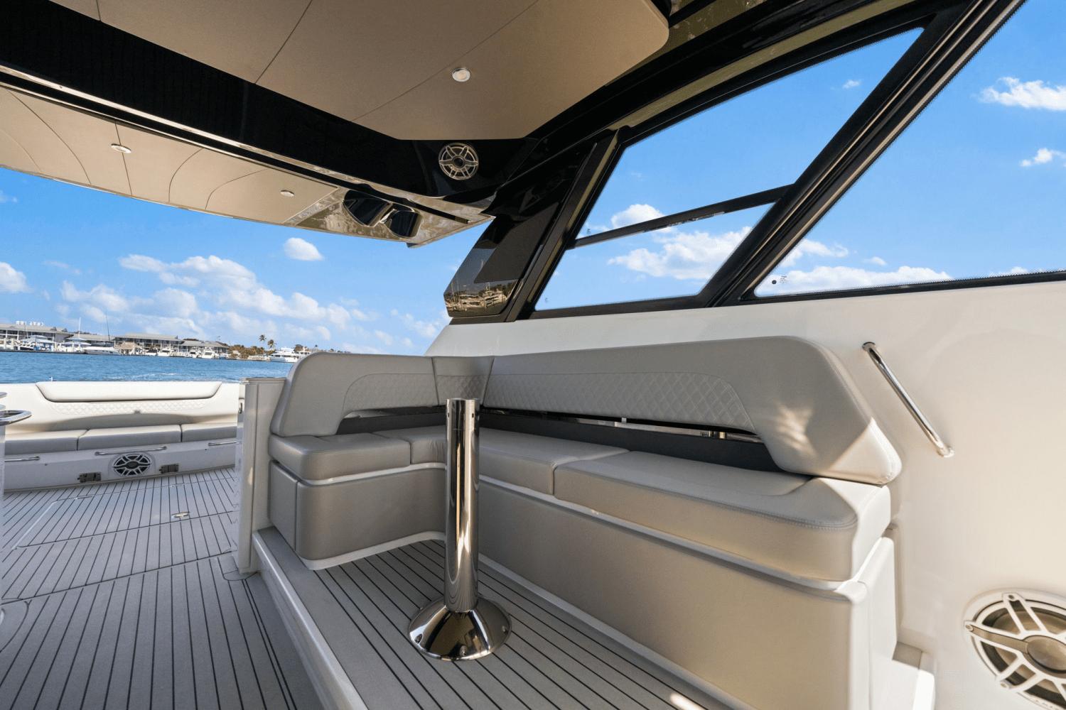 2025-cruisers-yachts-50-gls-outboard-power-9622572-974797345-0-060320250659-8