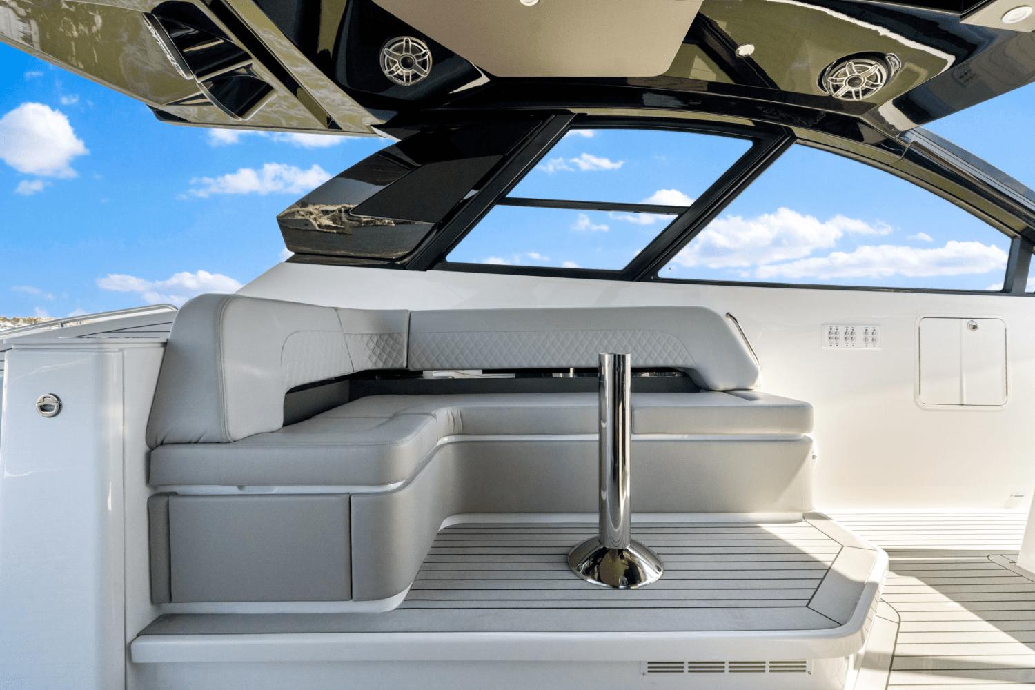 2025-cruisers-yachts-50-gls-outboard-power-9622572-974797349-0-060320250659-9