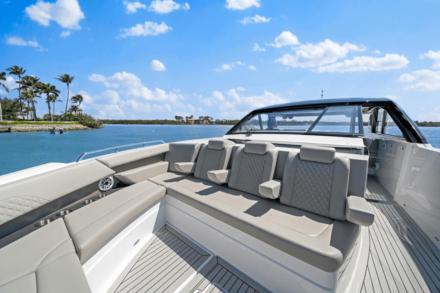 2025-cruisers-yachts-50-gls-outboard-power-9622572-974797355-0-060320250659-3