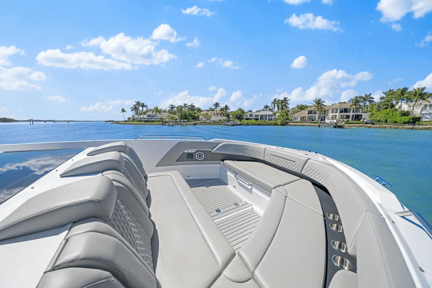2025-cruisers-yachts-50-gls-outboard-power-9622572-974797357-0-060320250659-2