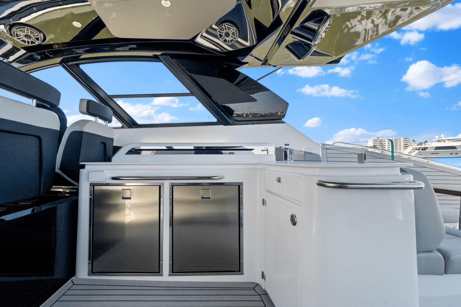 2025-cruisers-yachts-50-gls-outboard-power-9622572-974797358-0-060320250659-0