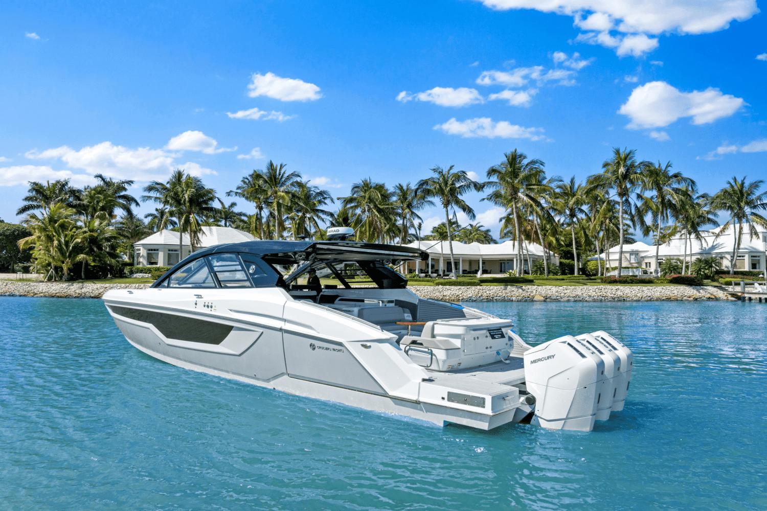 2025-cruisers-yachts-50-gls-outboard-power-9622572-974797370-0-060320250700-9