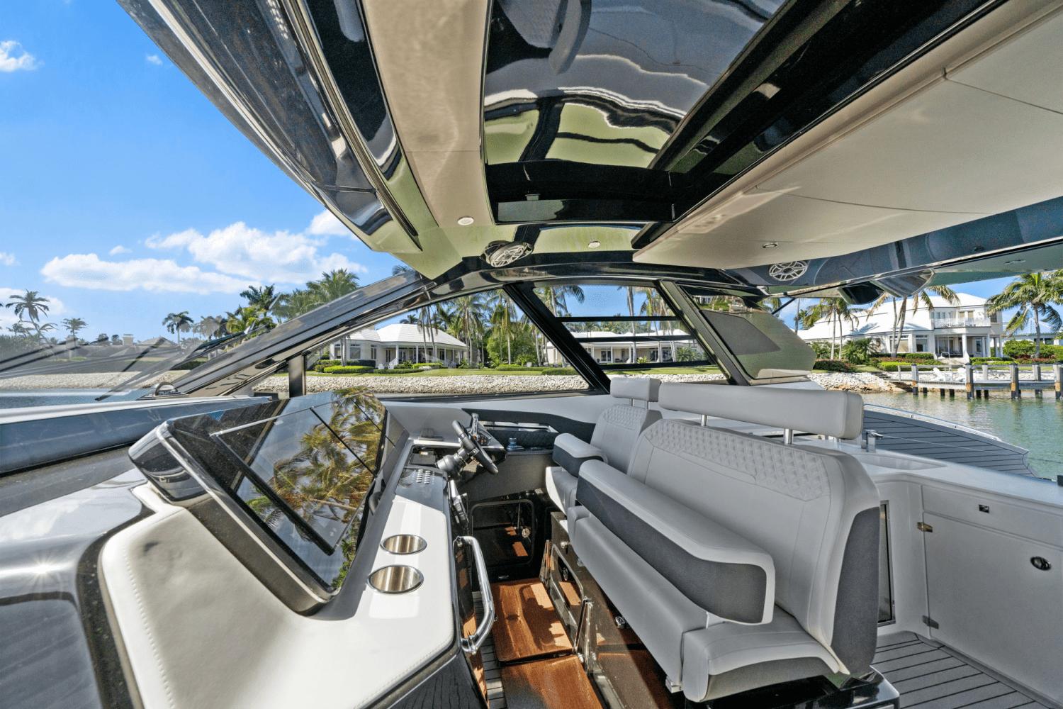 2025-cruisers-yachts-50-gls-outboard-power-9622572-974797372-0-060320250700-4