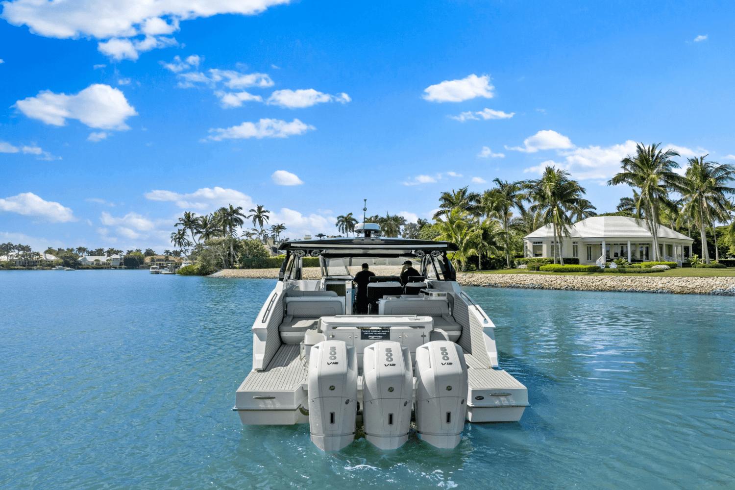 2025-cruisers-yachts-50-gls-outboard-power-9622572-974797373-0-060320250700-10