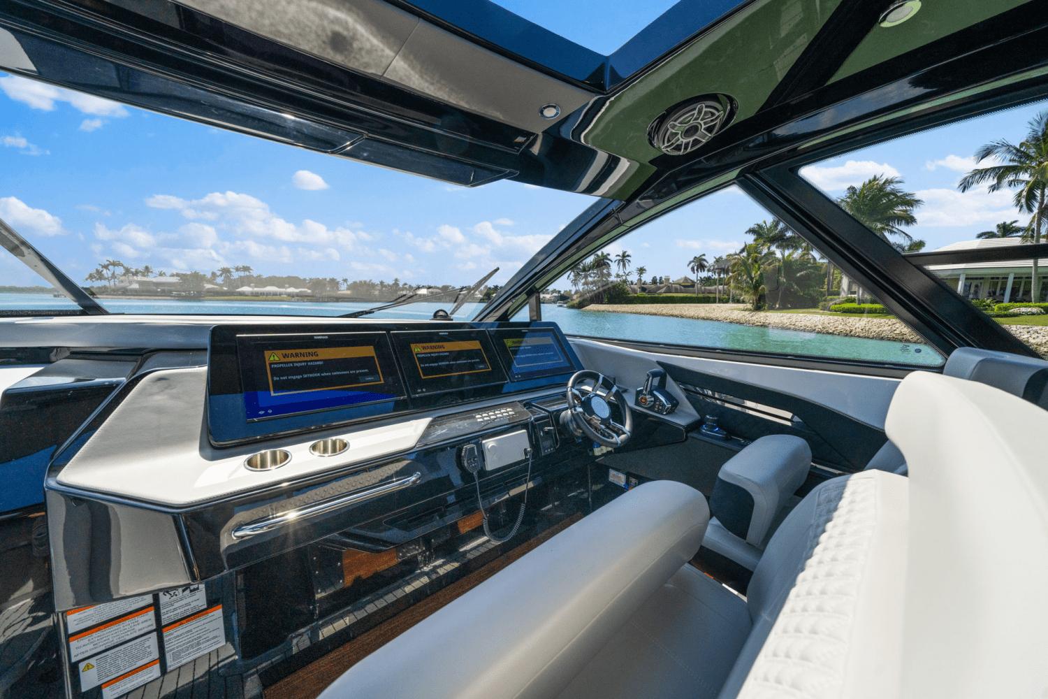 2025-cruisers-yachts-50-gls-outboard-power-9622572-974797375-0-060320250700-0