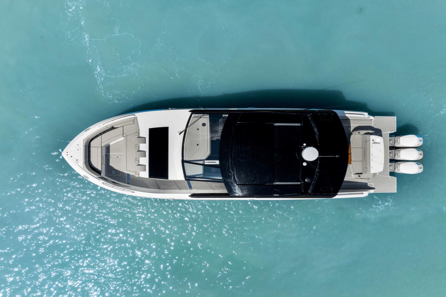 2025-cruisers-yachts-50-gls-outboard-power-9622572-974797376-0-060320250700-8