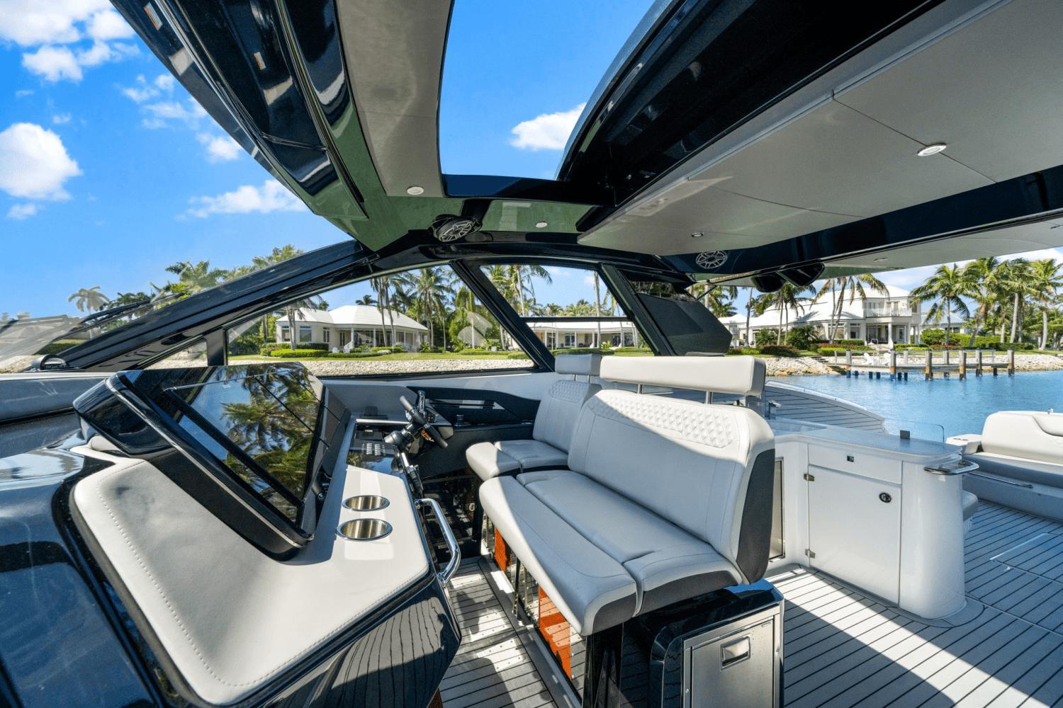 2025-cruisers-yachts-50-gls-outboard-power-9622572-974797378-0-060320250700-3