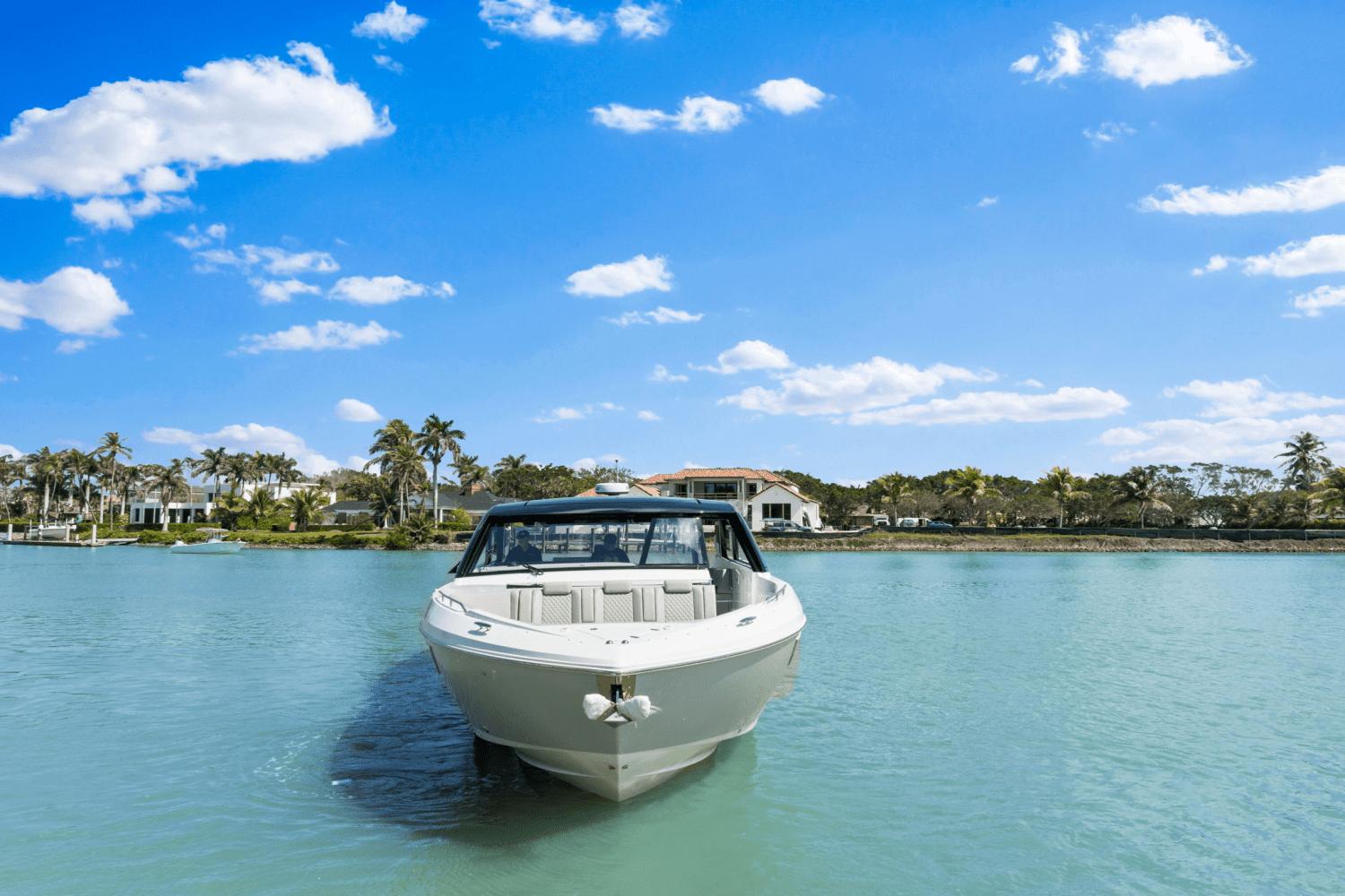2025-cruisers-yachts-50-gls-outboard-power-9622572-974797447-0-060320250702-9