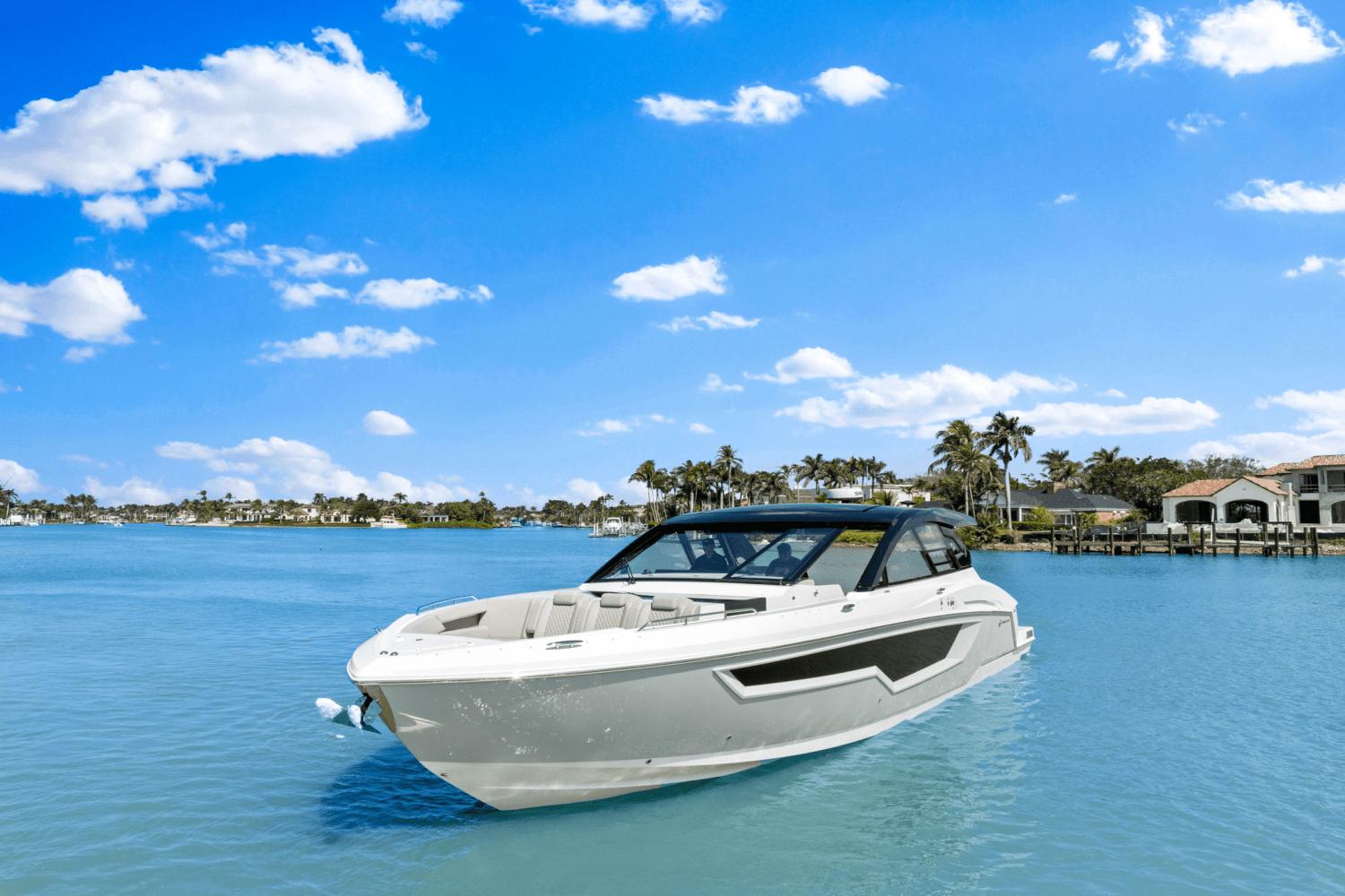 2025-cruisers-yachts-50-gls-outboard-power-9622572-974797448-0-060320250702-10