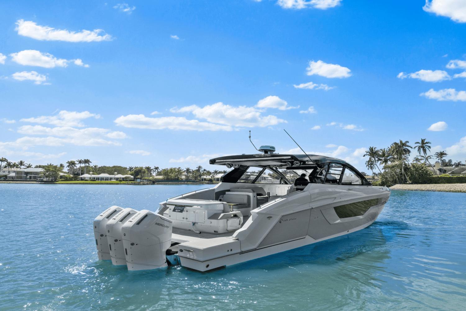 2025-cruisers-yachts-50-gls-outboard-power-9622572-974797449-0-060320250702-6