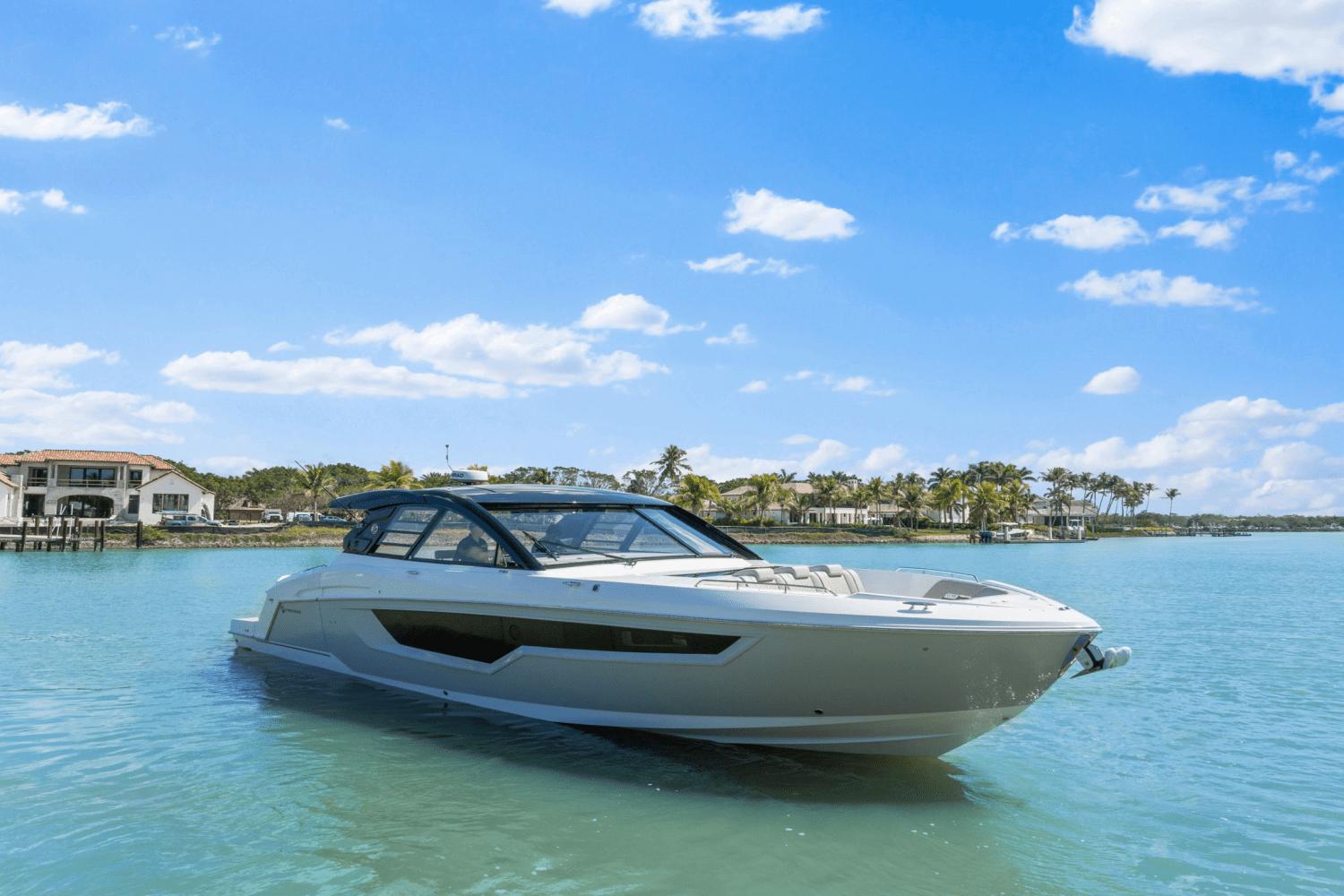 2025-cruisers-yachts-50-gls-outboard-power-9622572-974797452-0-060320250702-8