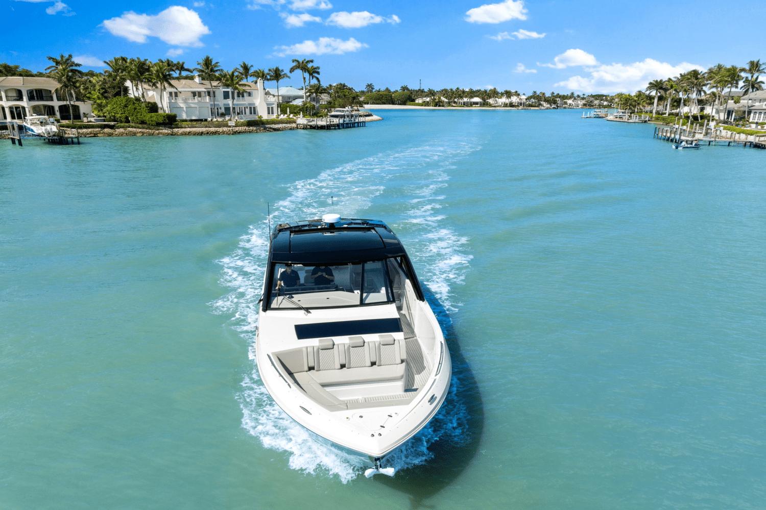 2025-cruisers-yachts-50-gls-outboard-power-9622572-974797516-0-060320250702-0