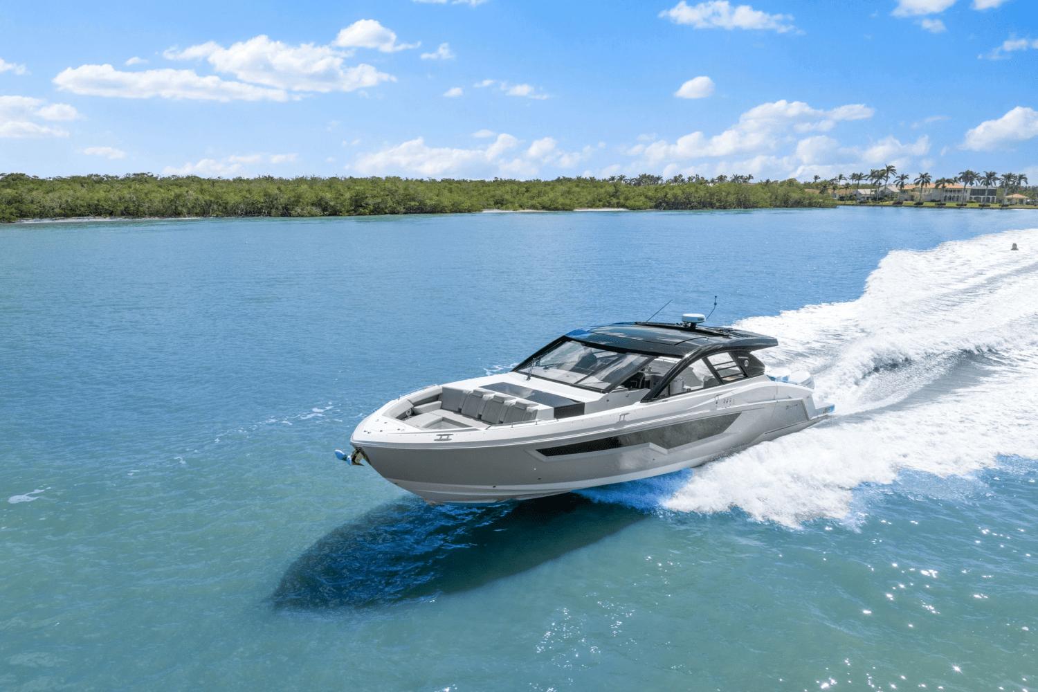 2025-cruisers-yachts-50-gls-outboard-power-9622572-974797520-0-060320250702-3