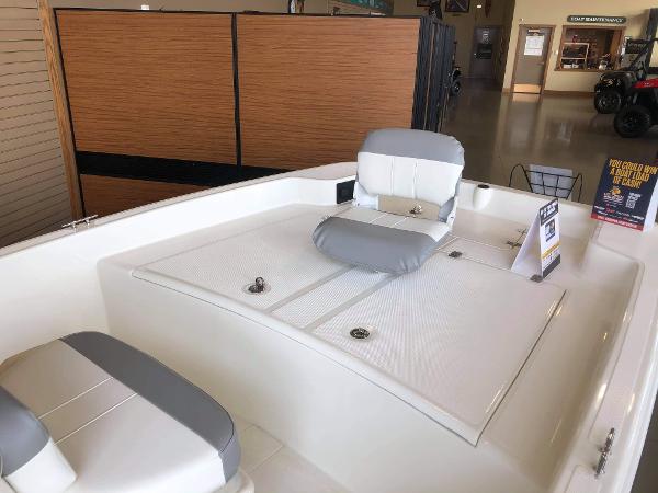 2021 Mako boat for sale, model of the boat is Pro Skiff 17 CC & Image # 4 of 48