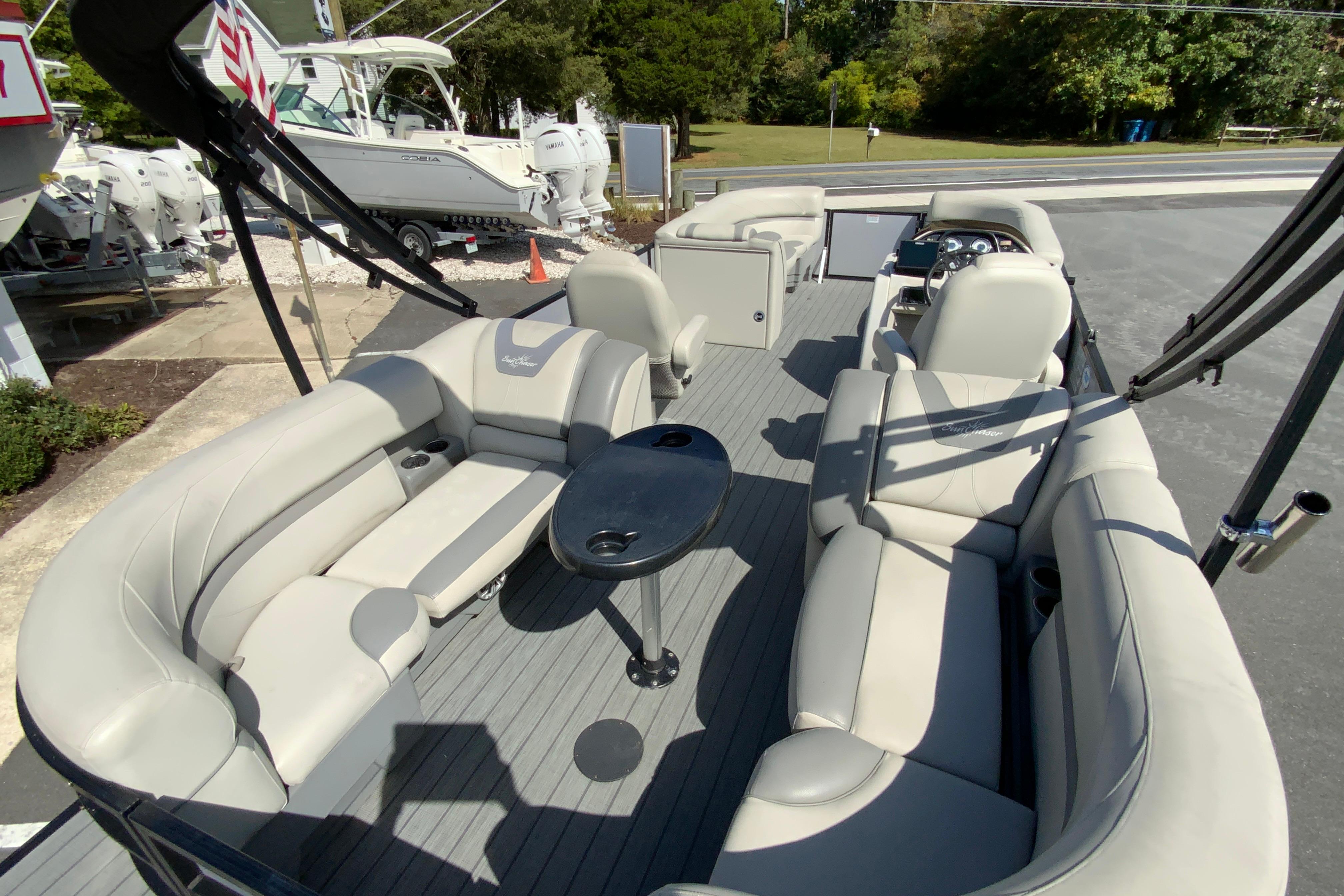 2019 Sunchaser Geneva Cruise 24 LR DH Sport-10