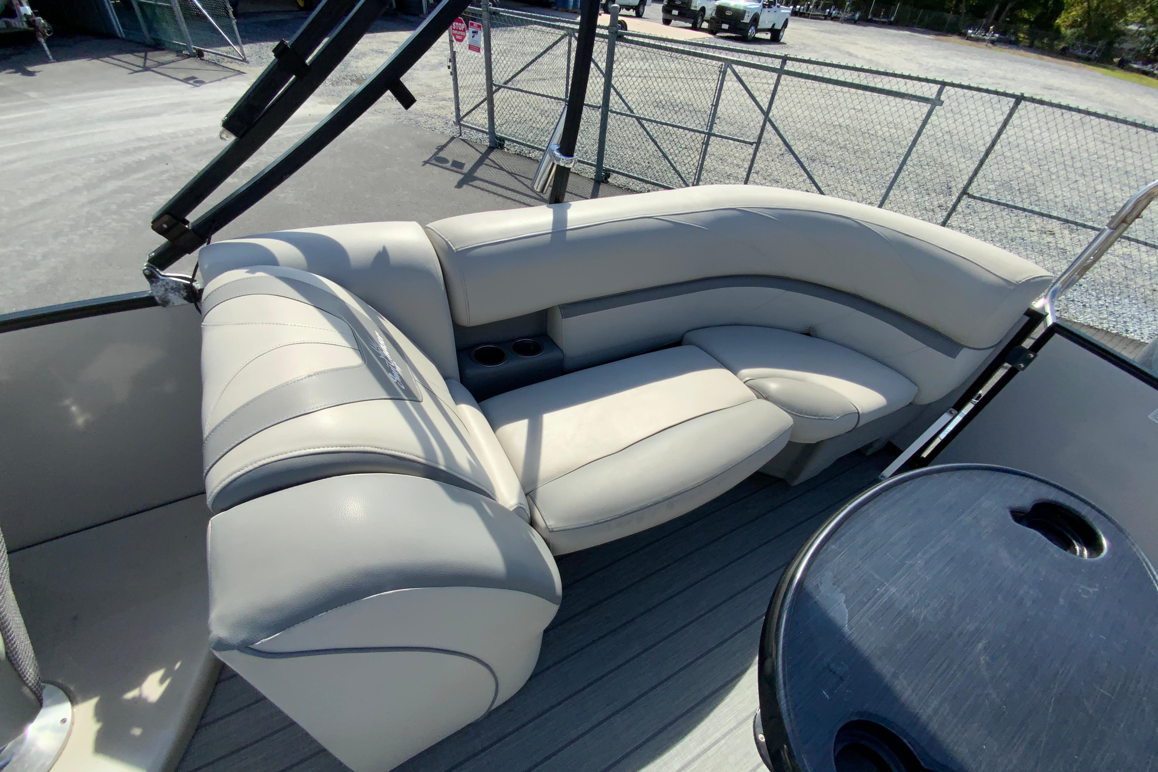 2019 Sunchaser Geneva Cruise 24 LR DH Sport-14